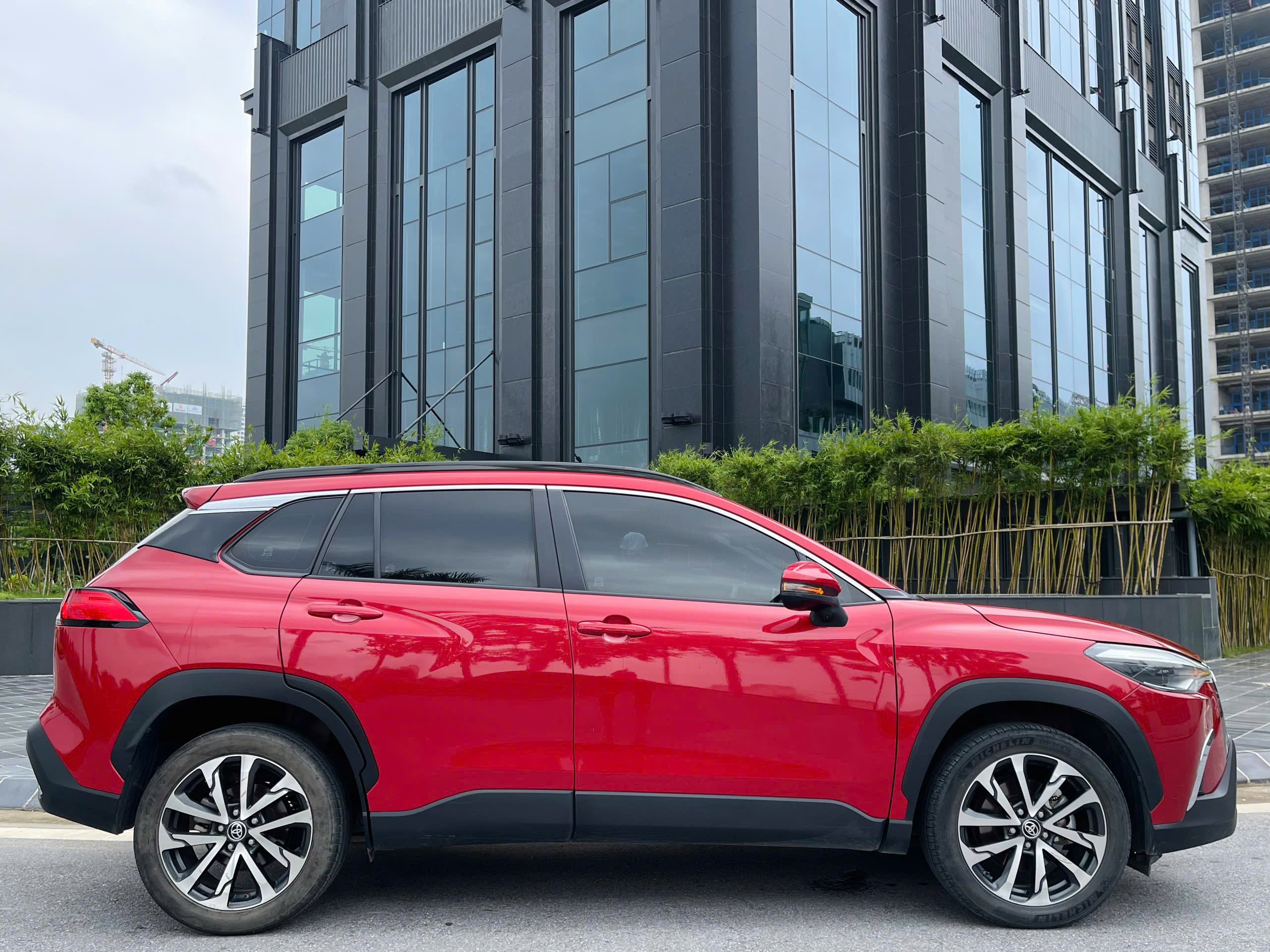 Toyota Corolla Cross 1.8V 2021 màu đỏ