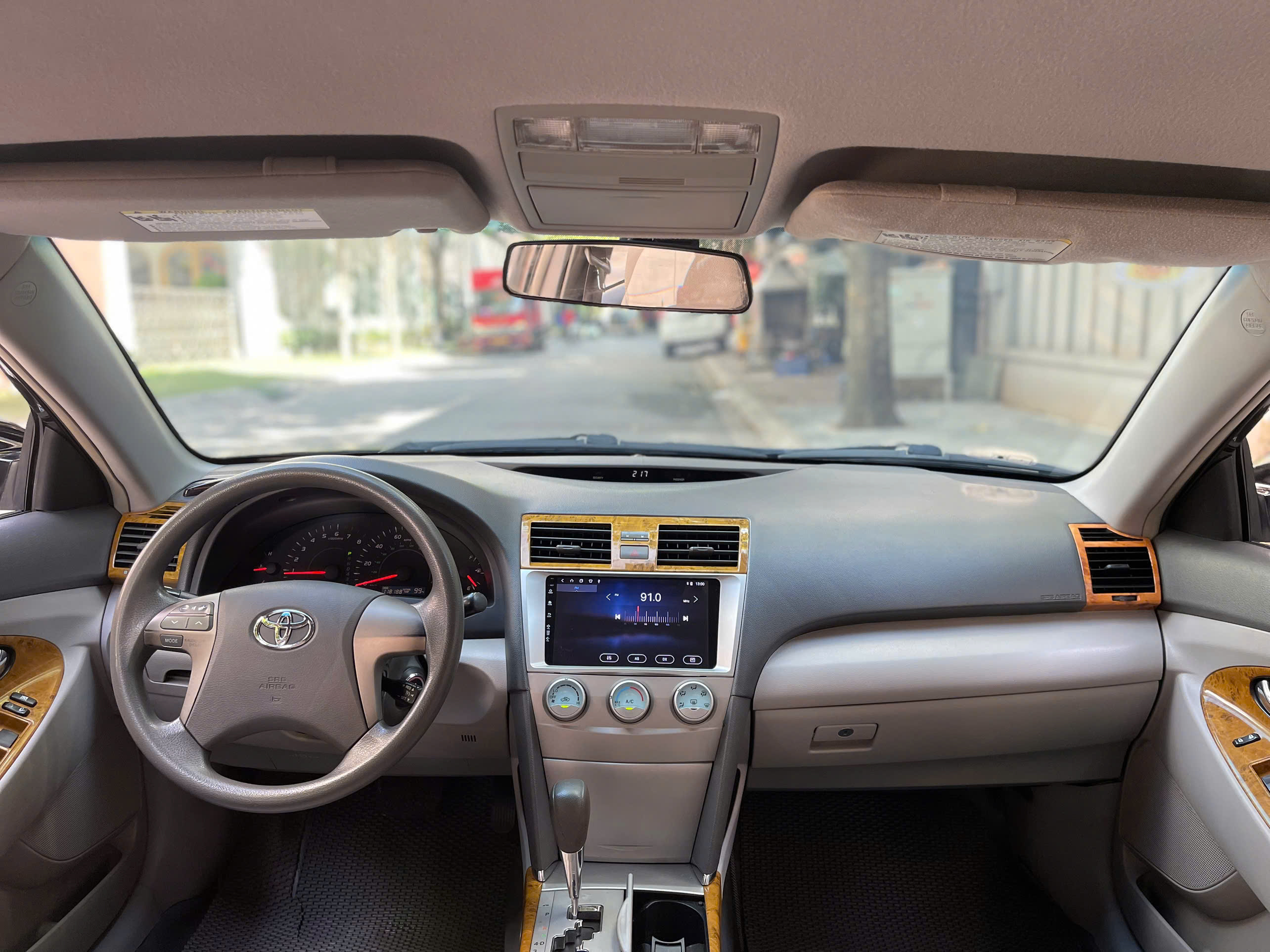 Toyota Camry LE 2.4 2018 màu đen