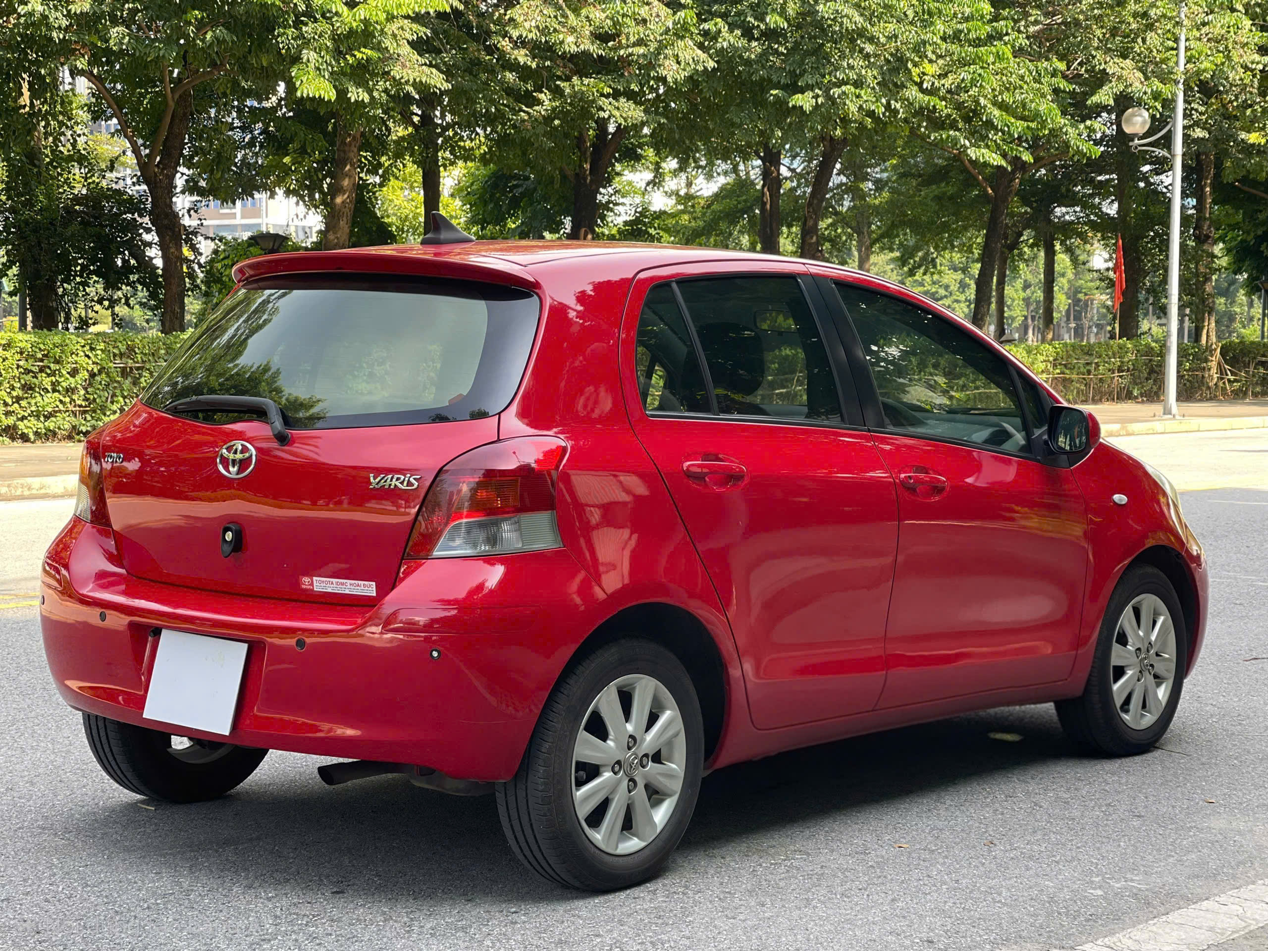 Toyota Yaris 1.3AT Nhật Bản 2009 màu đỏ