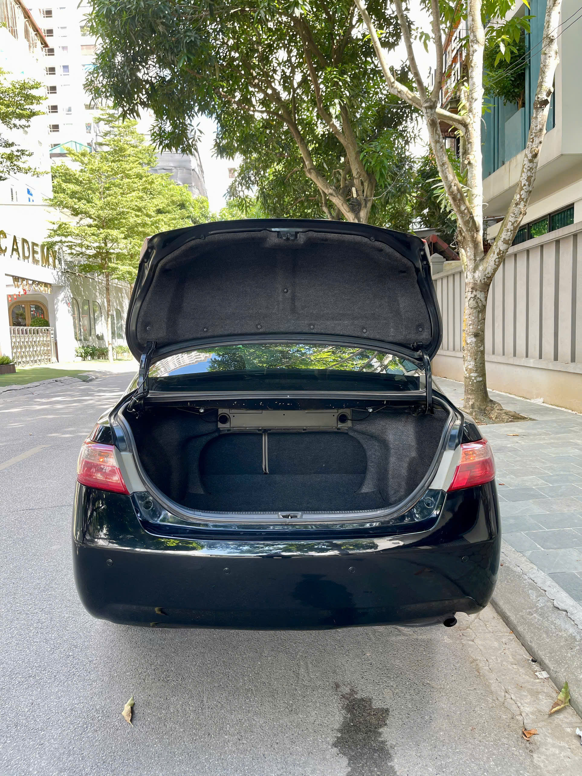 Toyota Camry LE 2.4 2018 màu đen
