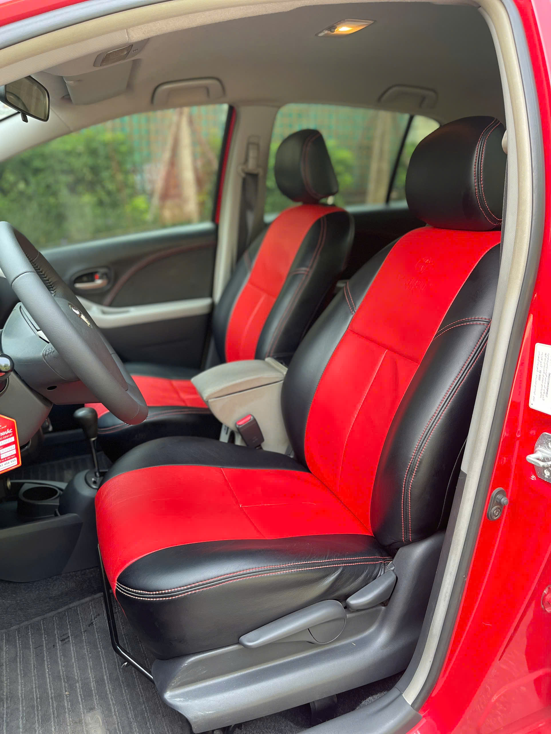Toyota Yaris 1.3AT Nhật Bản 2009 màu đỏ