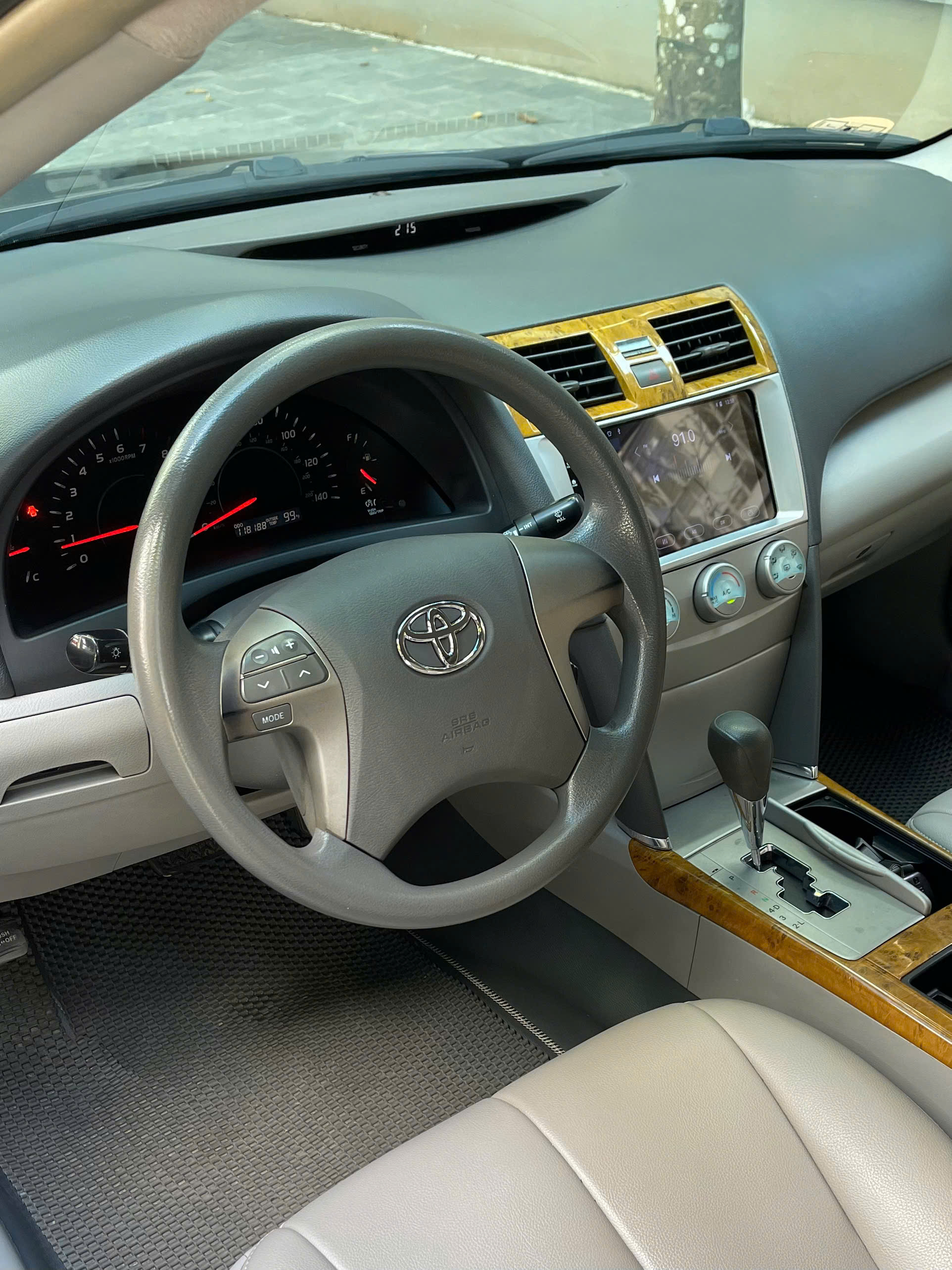 Toyota Camry LE 2.4 2018 màu đen