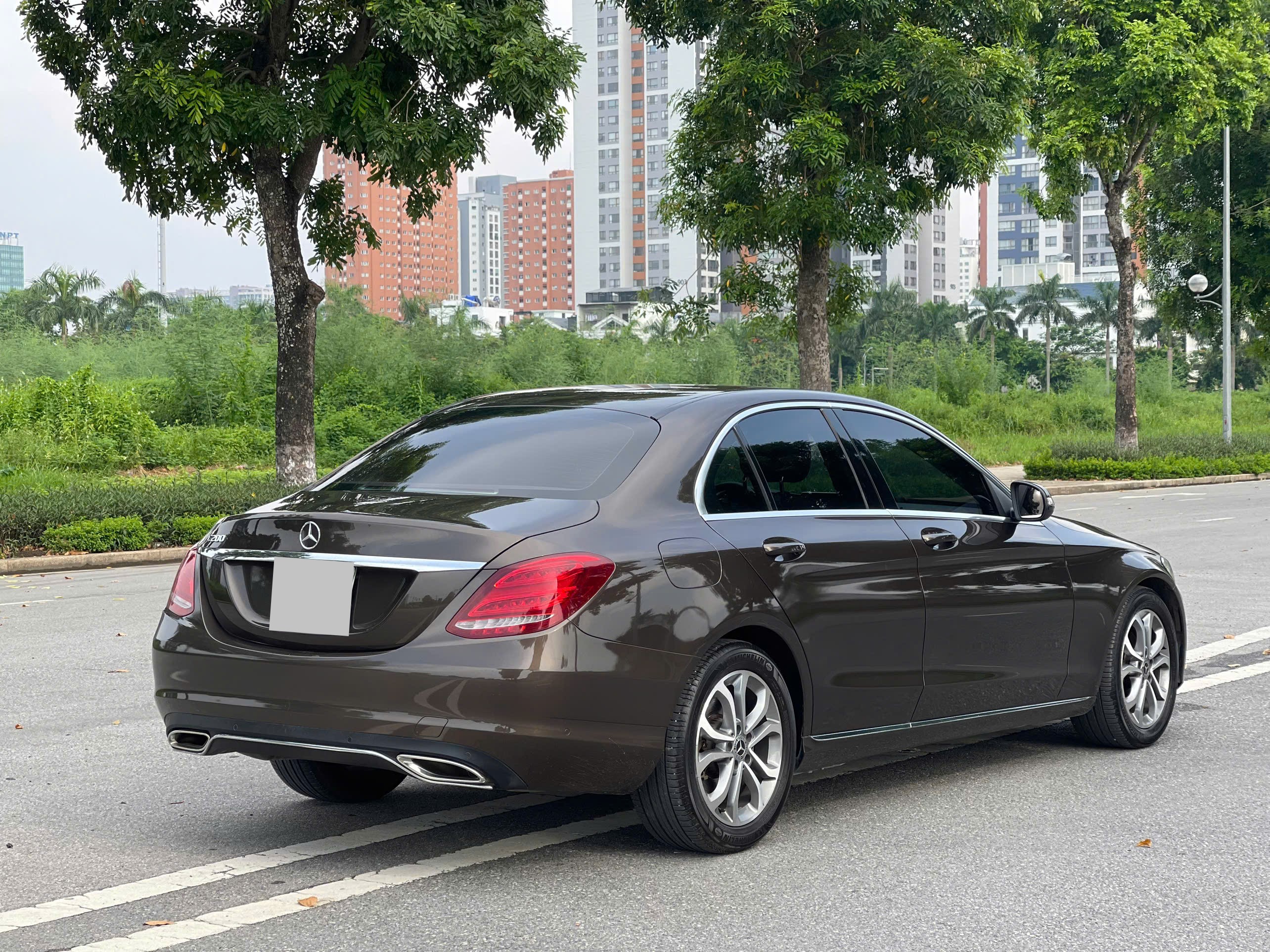 Mercedes C200 2018 màu nâu nội thất đen