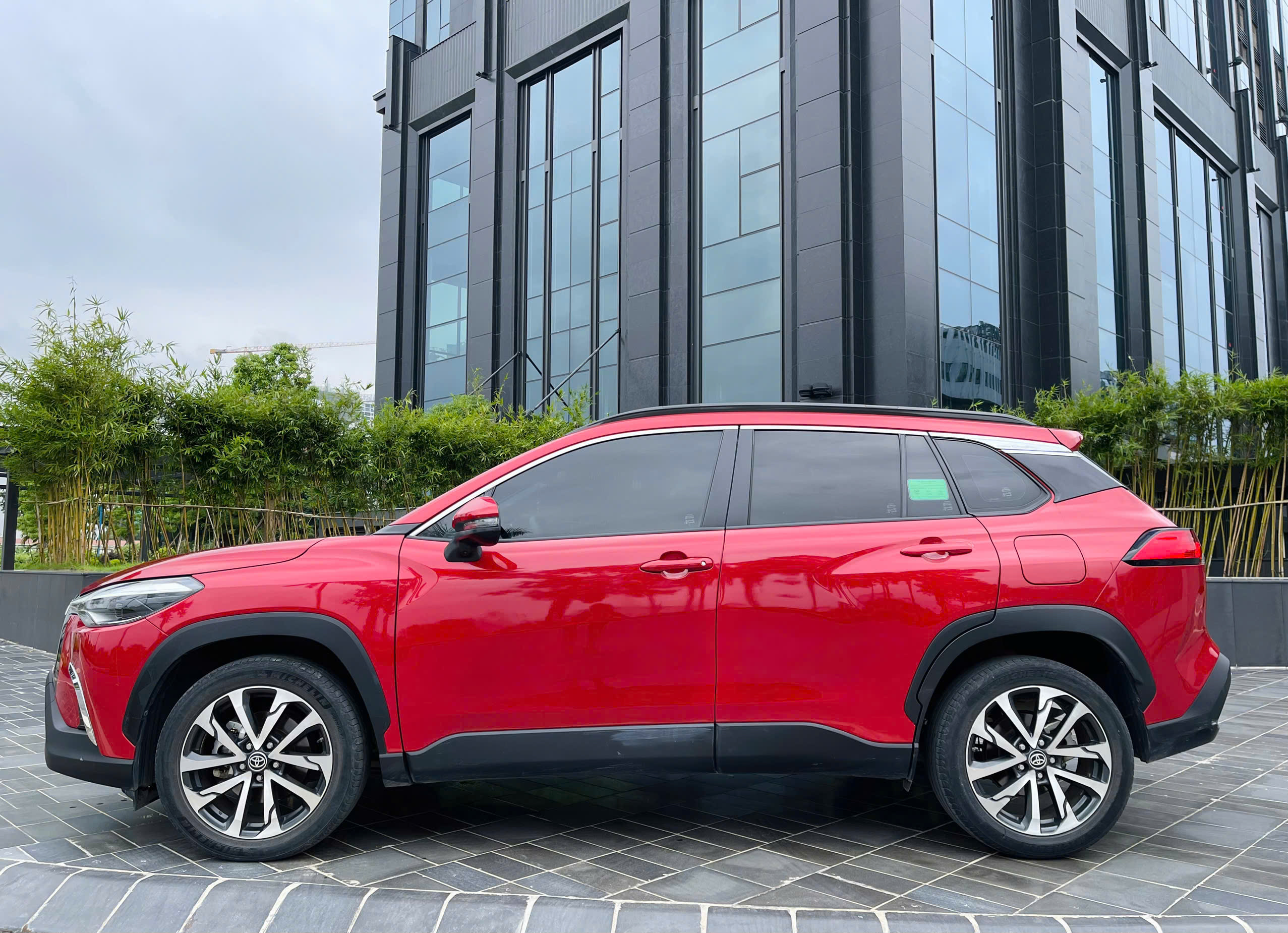 Toyota Corolla Cross 1.8V 2021 màu đỏ