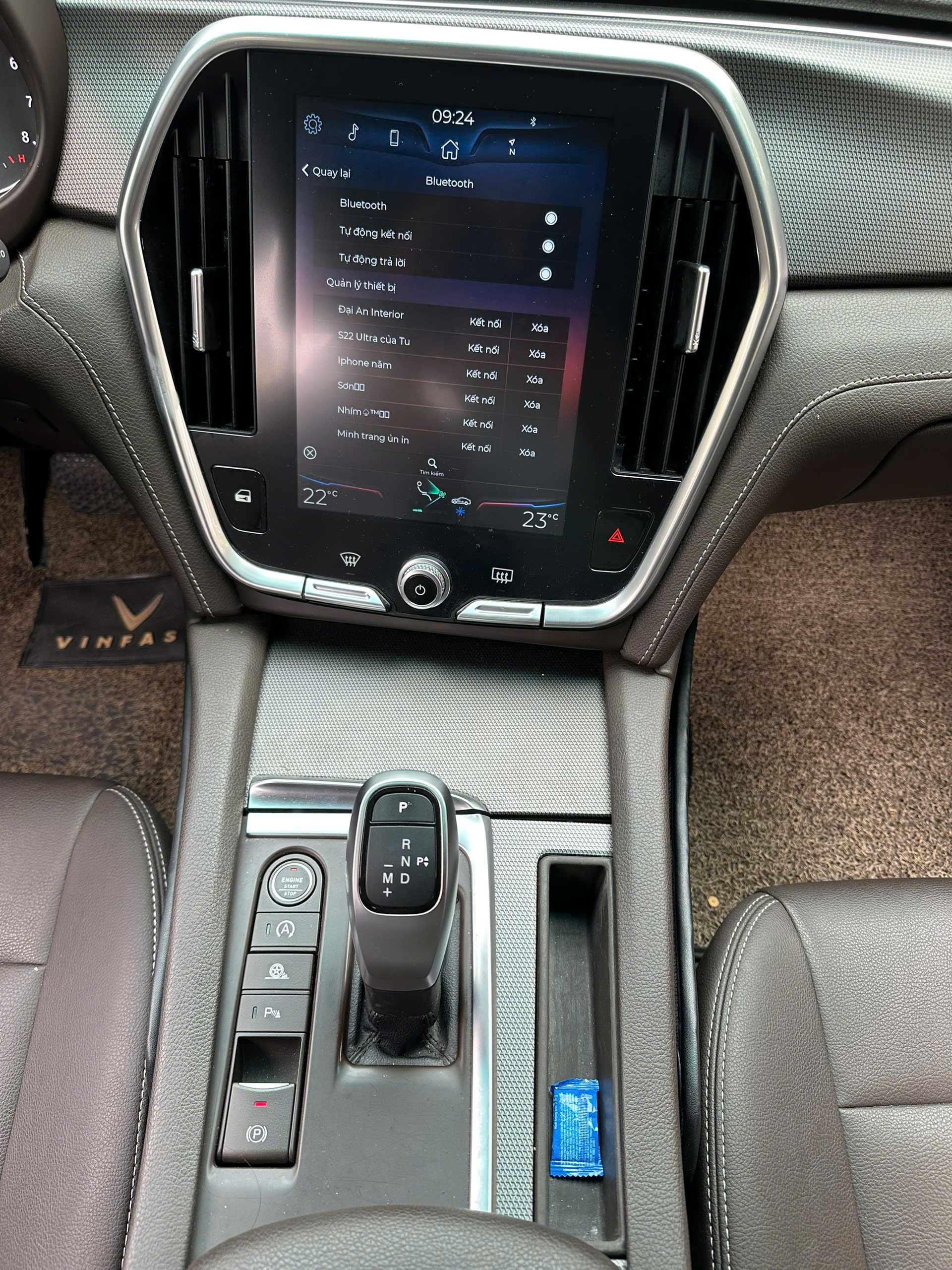 VinFast Lux A 2.0 Base 2.0 AT 2021 đen