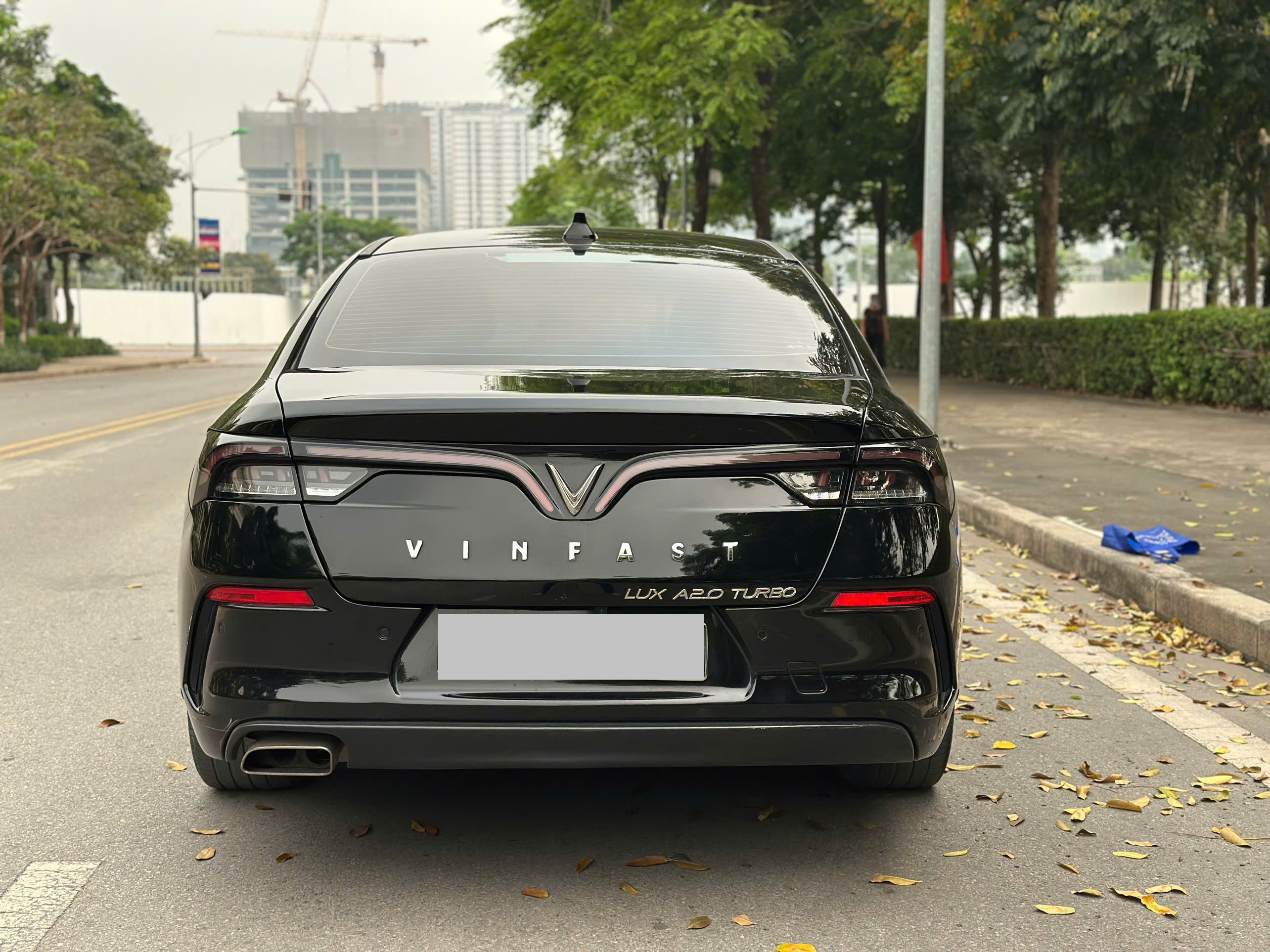 VinFast Lux A 2.0 Base 2.0 AT 2021 đen