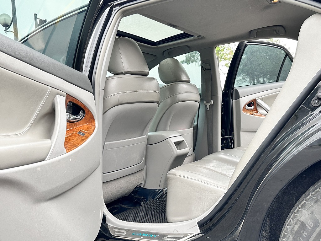 Toyota Camry LE 2.5 2010 màu đen