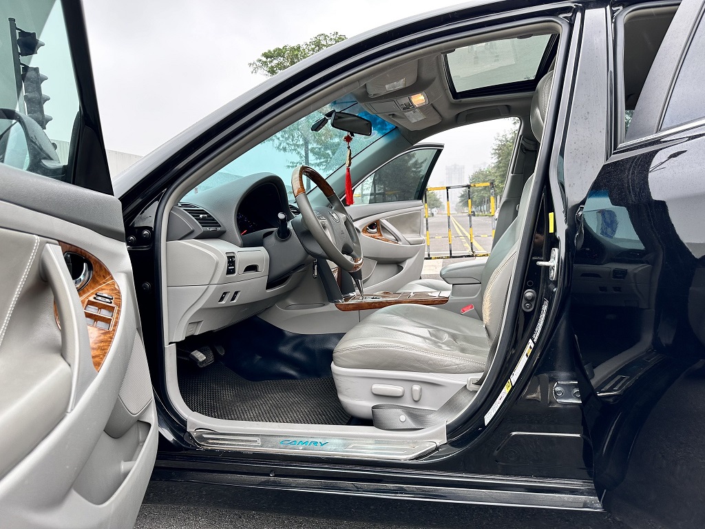Toyota Camry LE 2.5 2010 màu đen