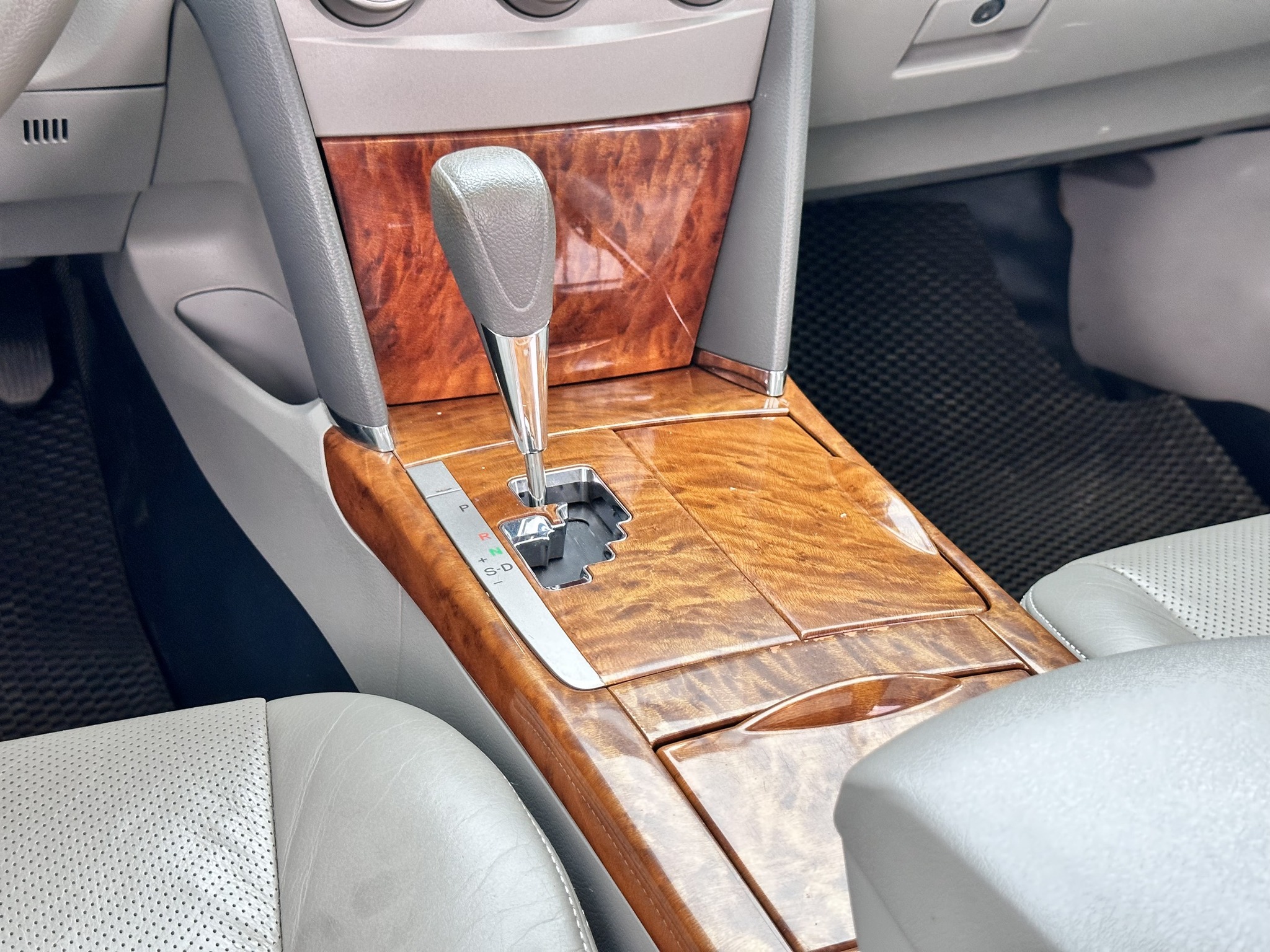 Toyota Camry LE 2.5 2010 màu đen