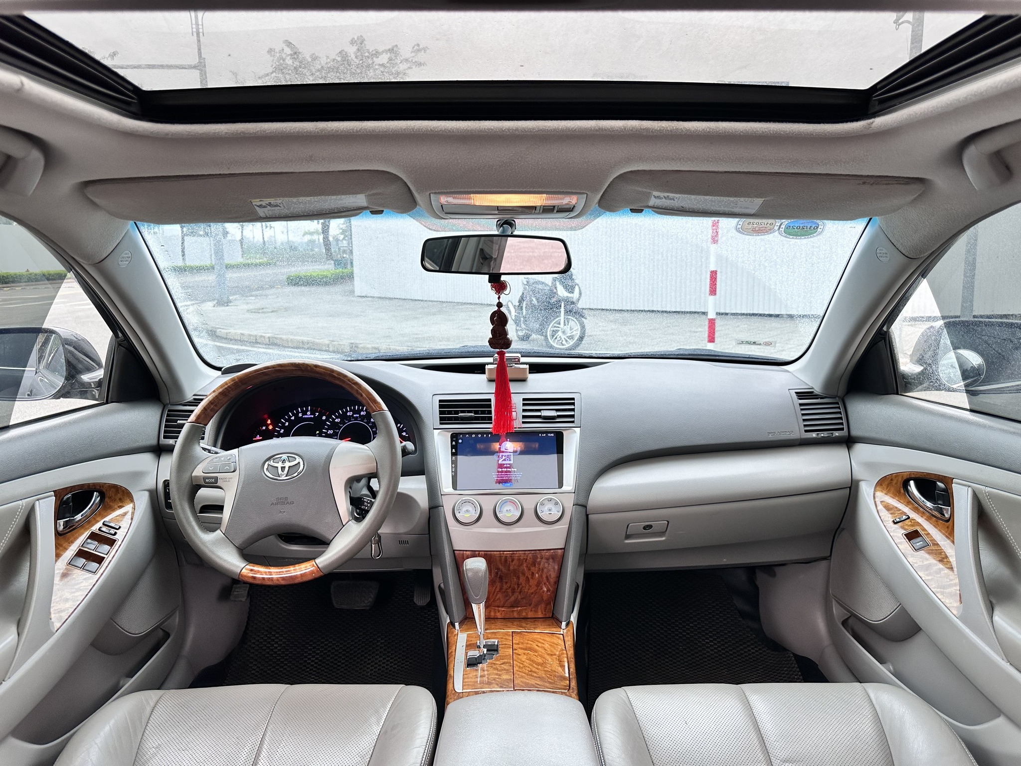 Toyota Camry LE 2.5 2010 màu đen