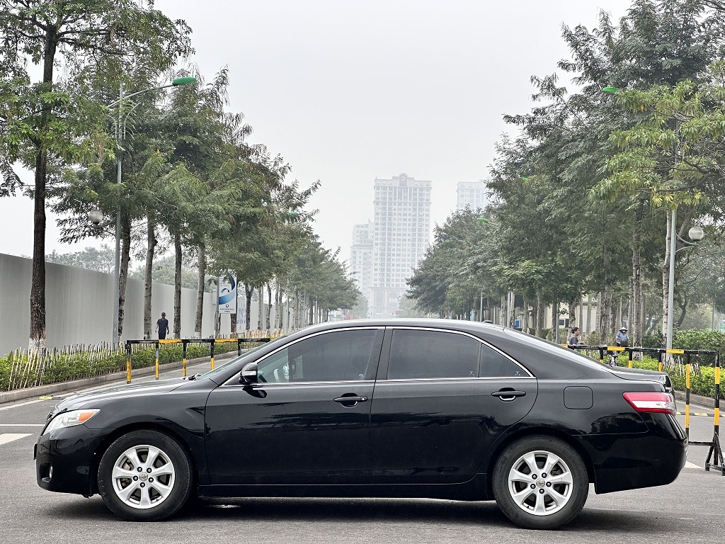 Toyota Camry LE 2.5 2010 màu đen