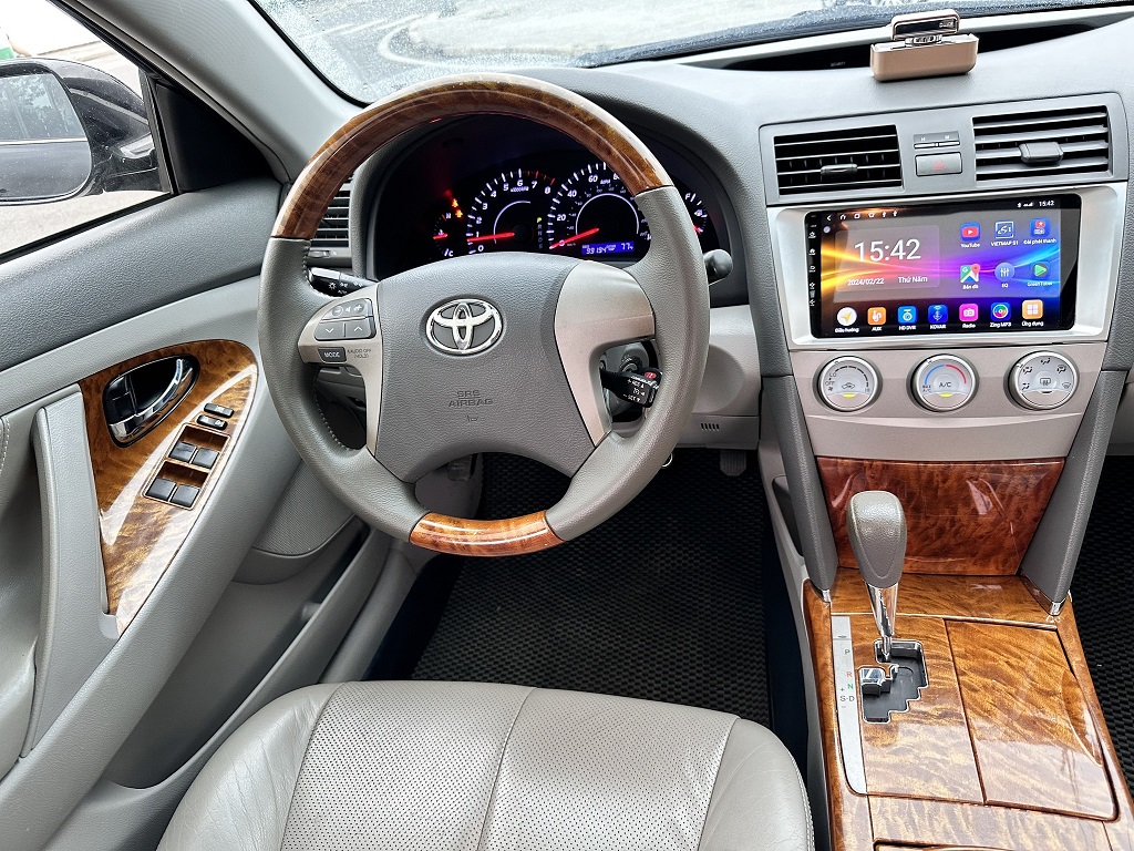 Toyota Camry LE 2.5 2010 màu đen