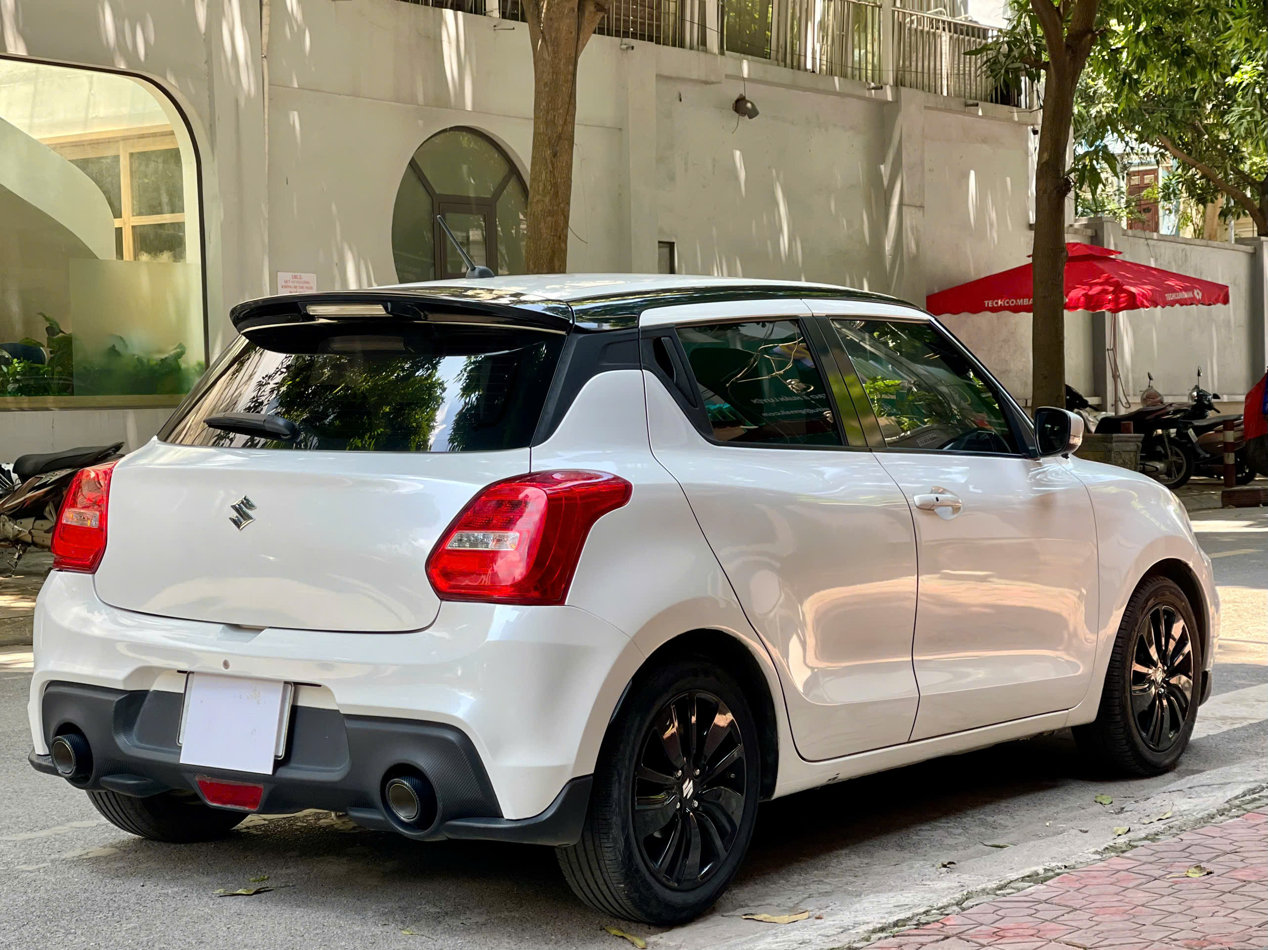 Suzuki Swift GLX 1.2 AT sản xuất 2019 trắng