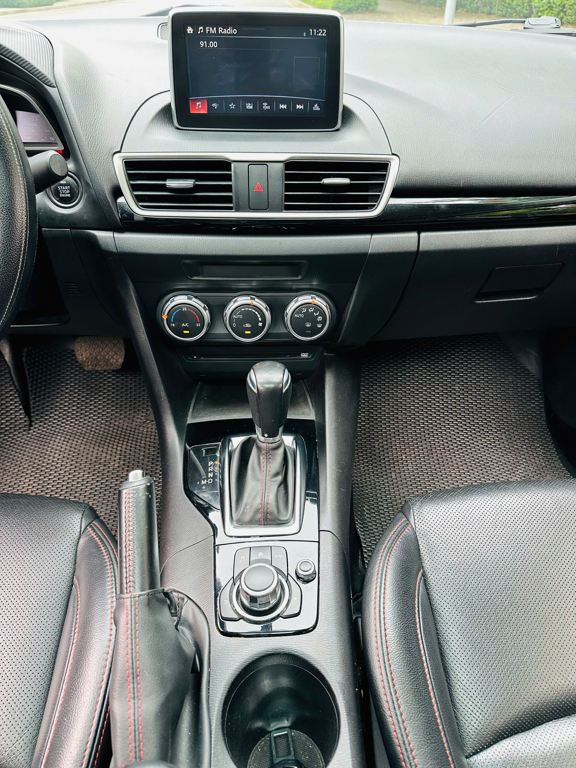 Mazda 3 1.5AT 2016 màu trắng