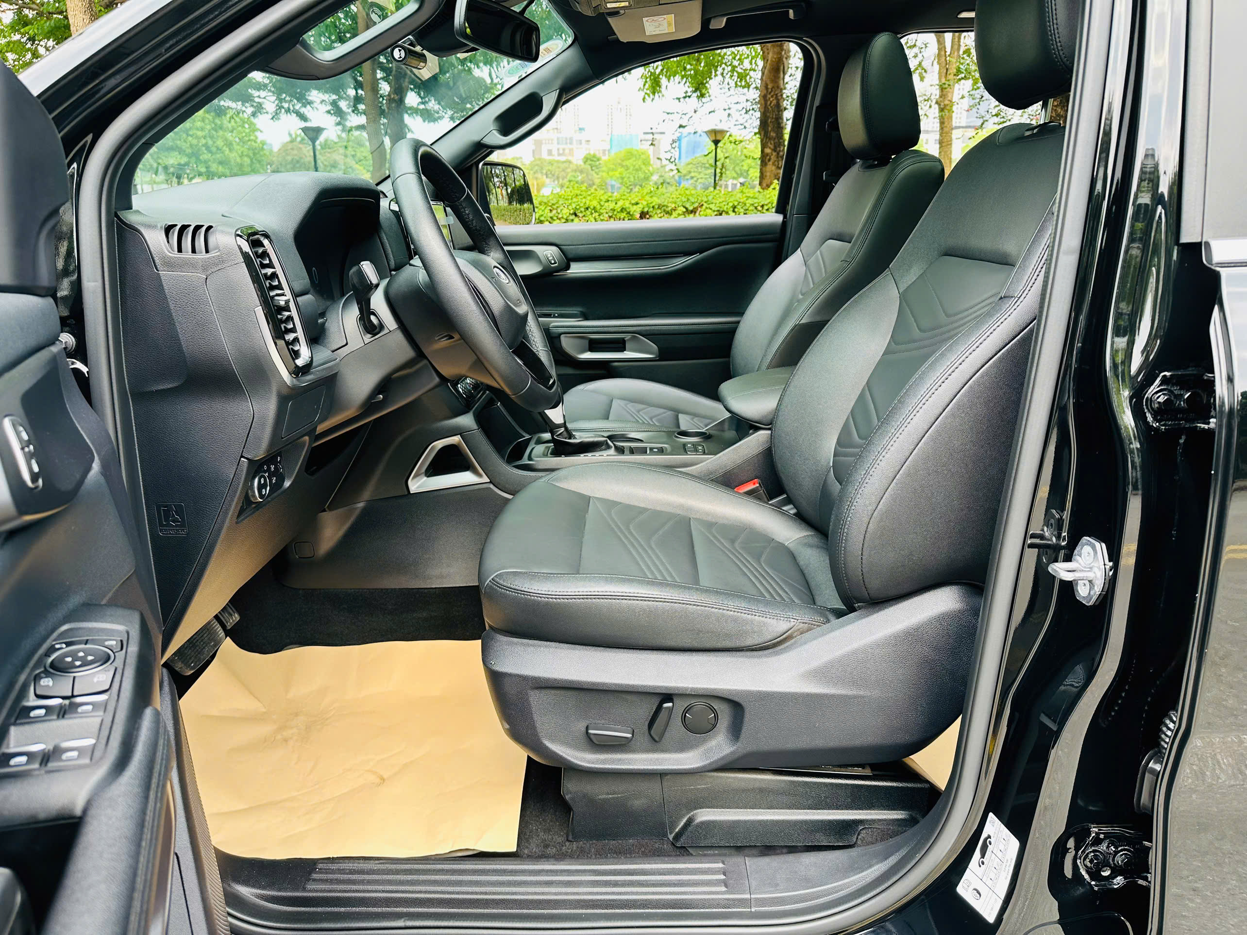 Ford Everest Titanium 2.0L 4x2 AT 2024 đen