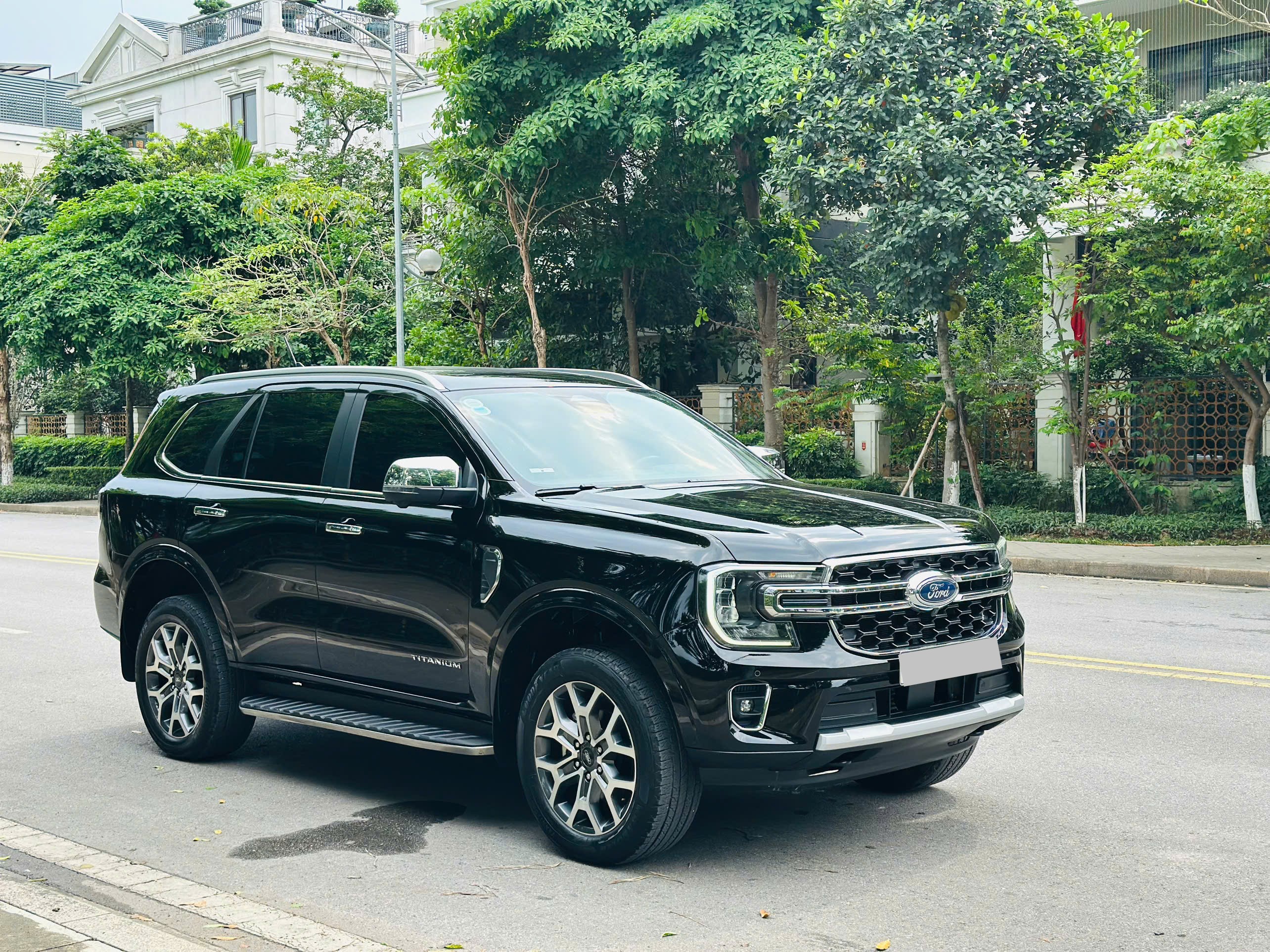 Ford Everest Titanium 2.0L 4x2 AT 2024 đen