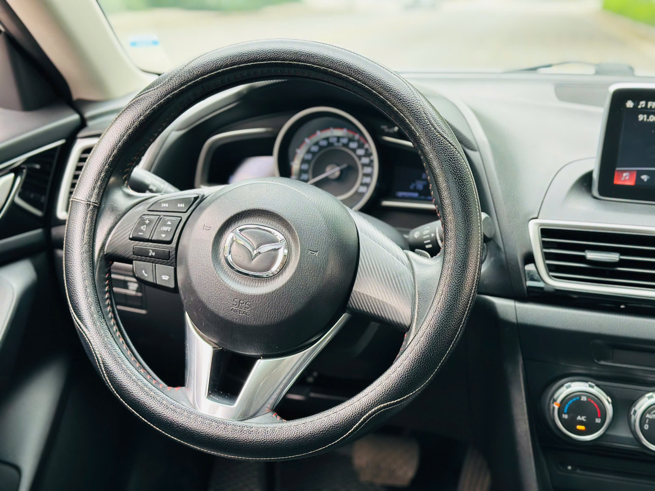 Mazda 3 1.5AT 2016 màu trắng