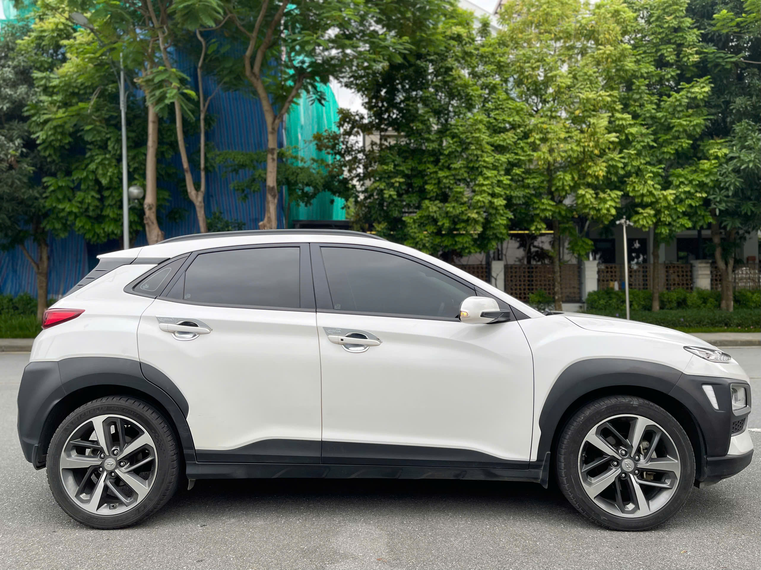 Hyundai Kona 2.0ATH 2021 màu trắng