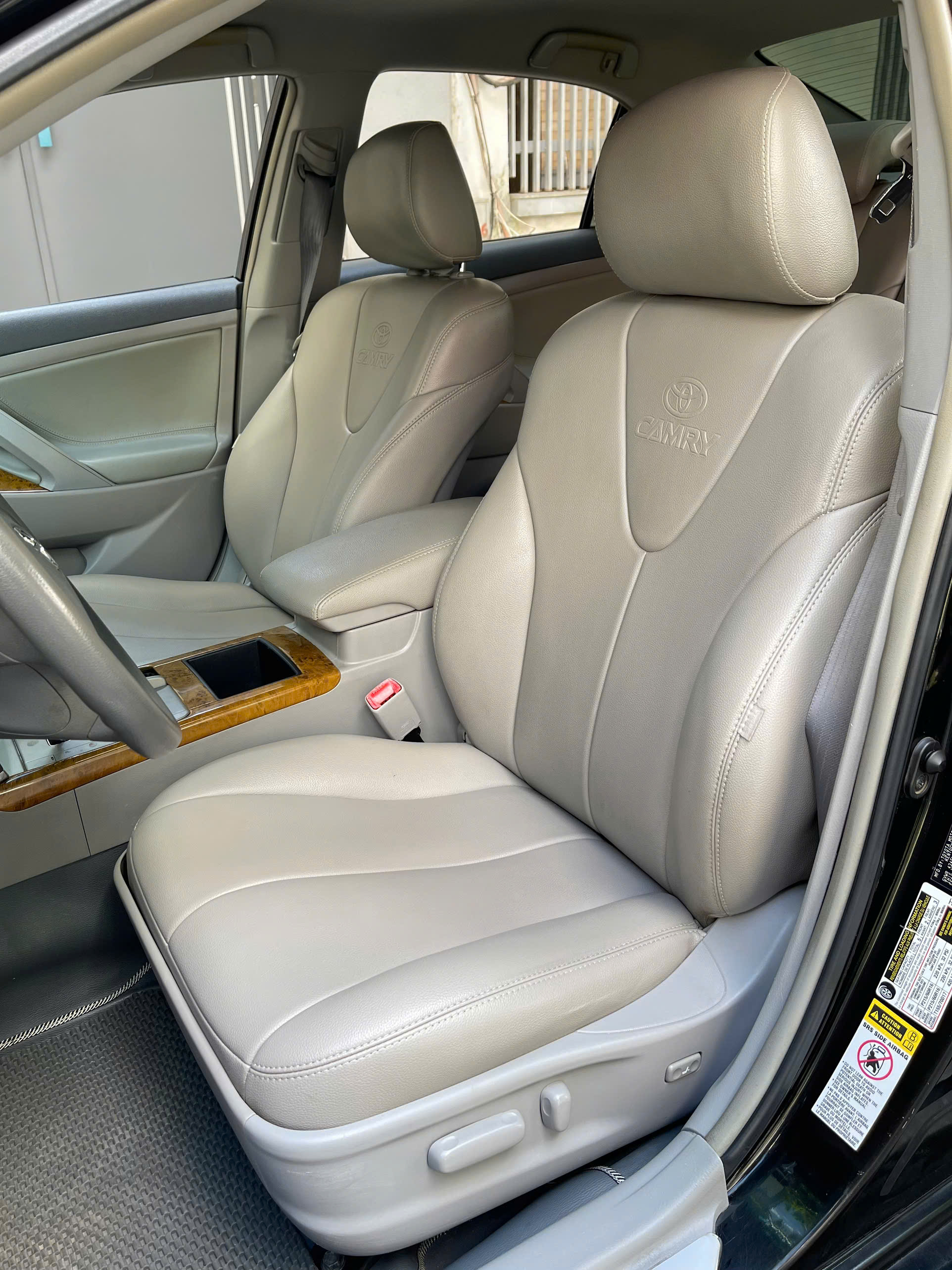 Toyota Camry LE 2.4 2018 màu đen
