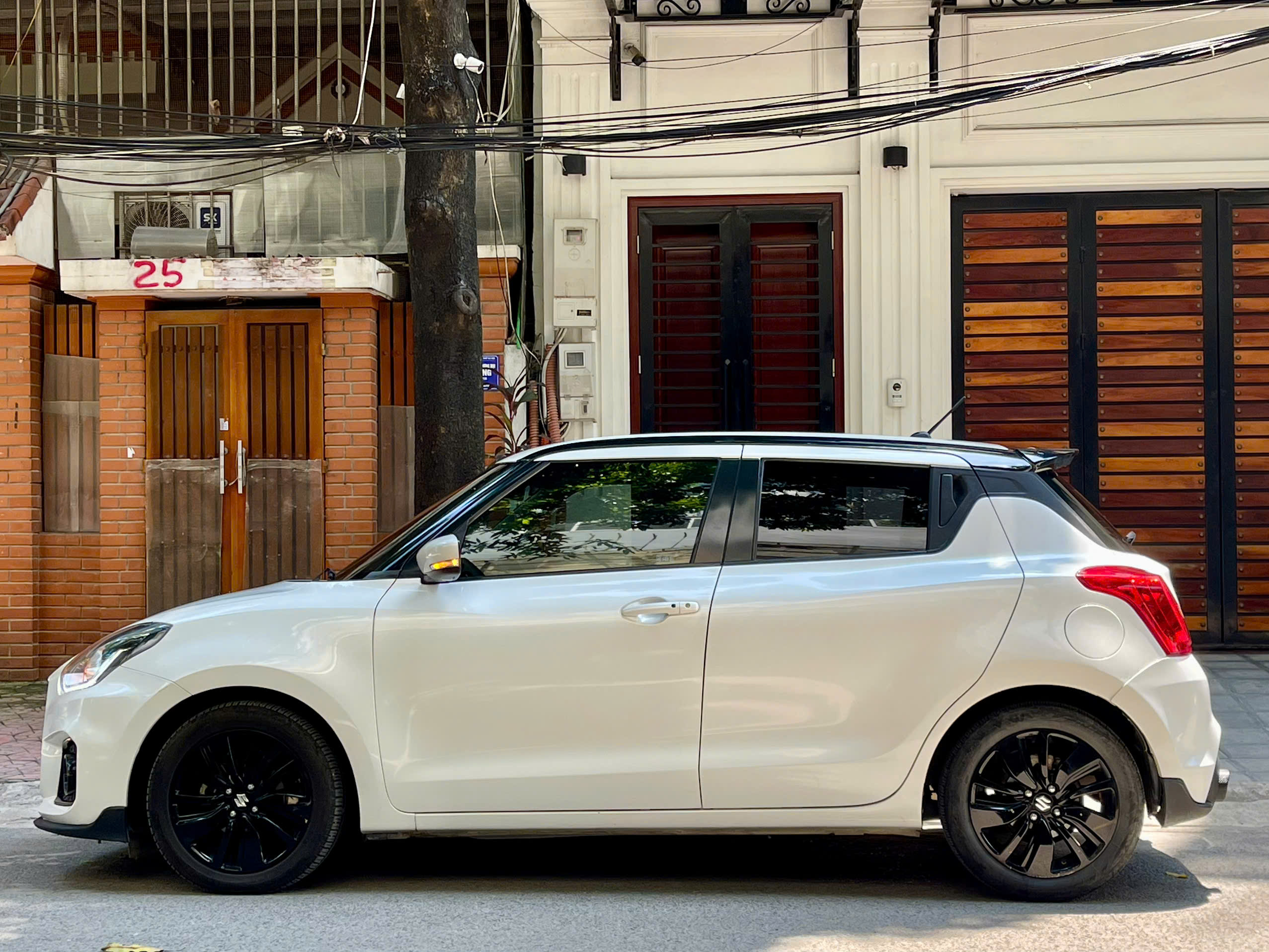 Suzuki Swift GLX 1.2 AT sản xuất 2019 trắng