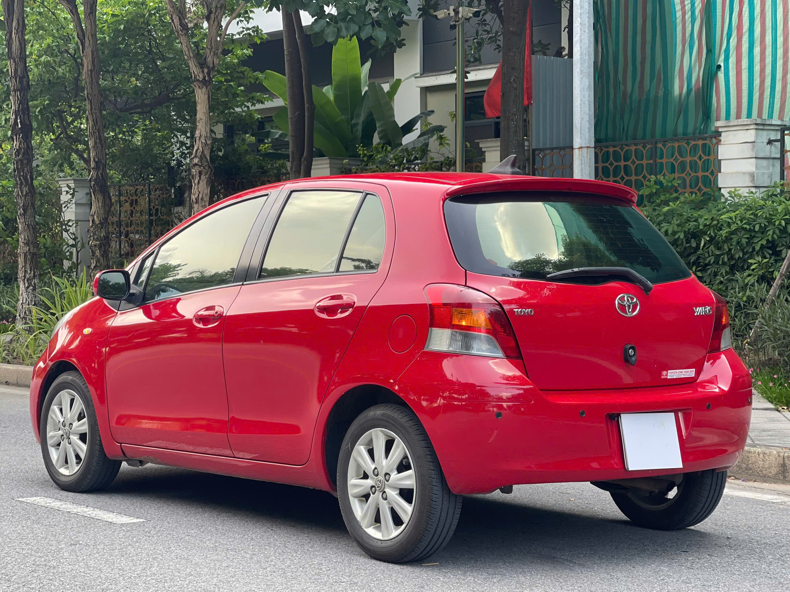 Toyota Yaris 1.3AT Nhật Bản 2009 màu đỏ