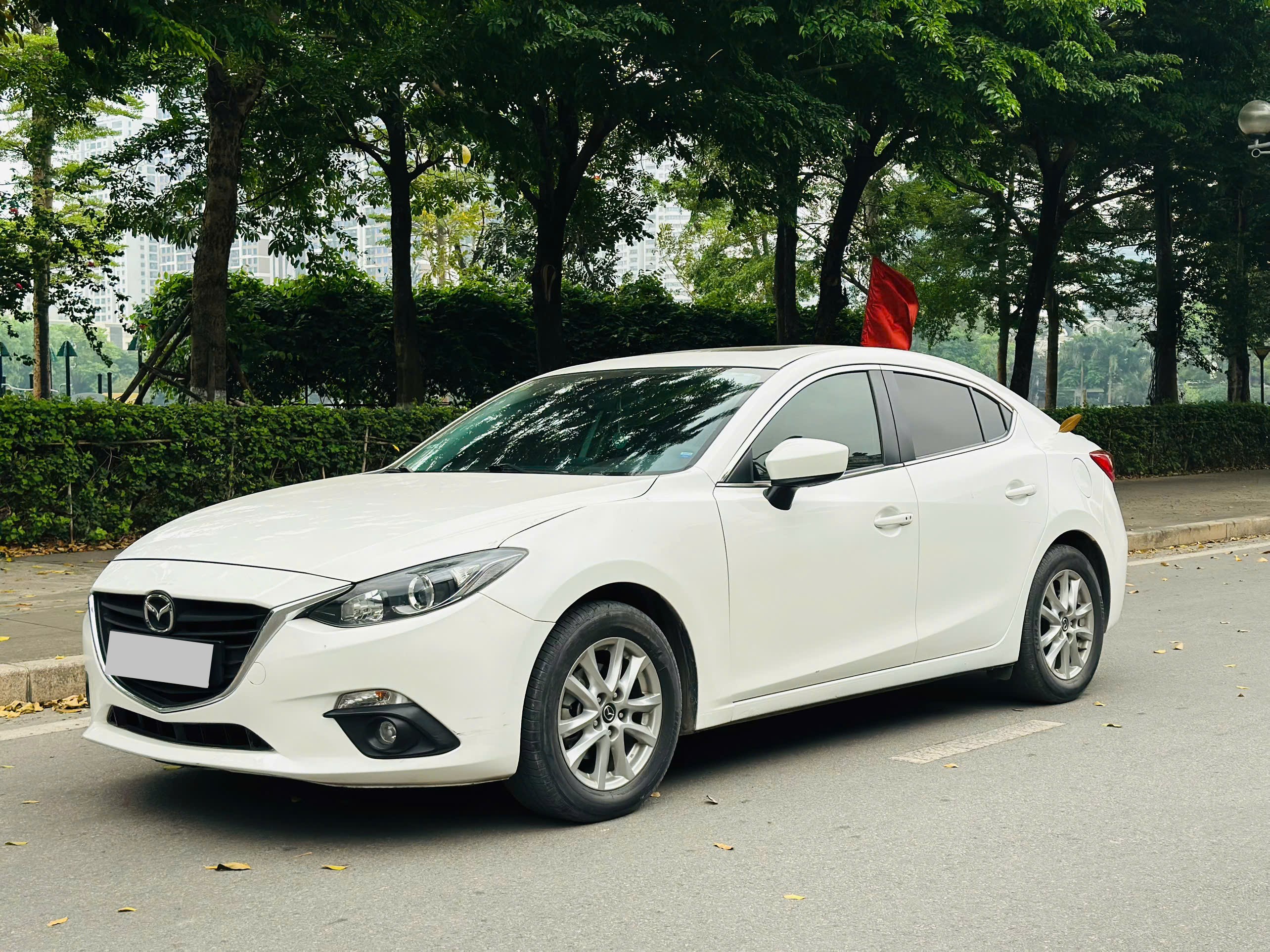 Mazda 3 1.5AT 2016 màu trắng