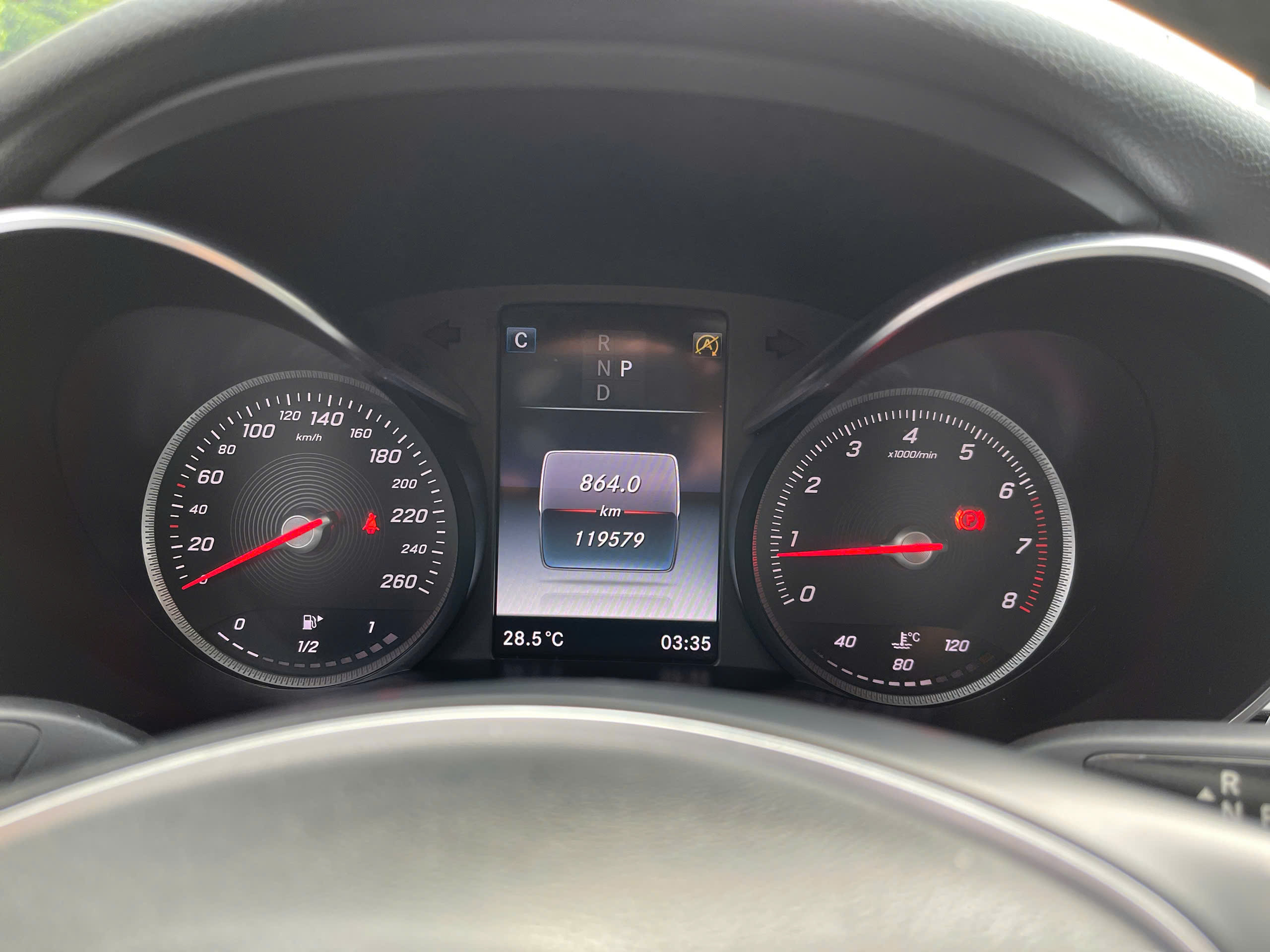 Mercedes C200 2018 màu nâu nội thất đen