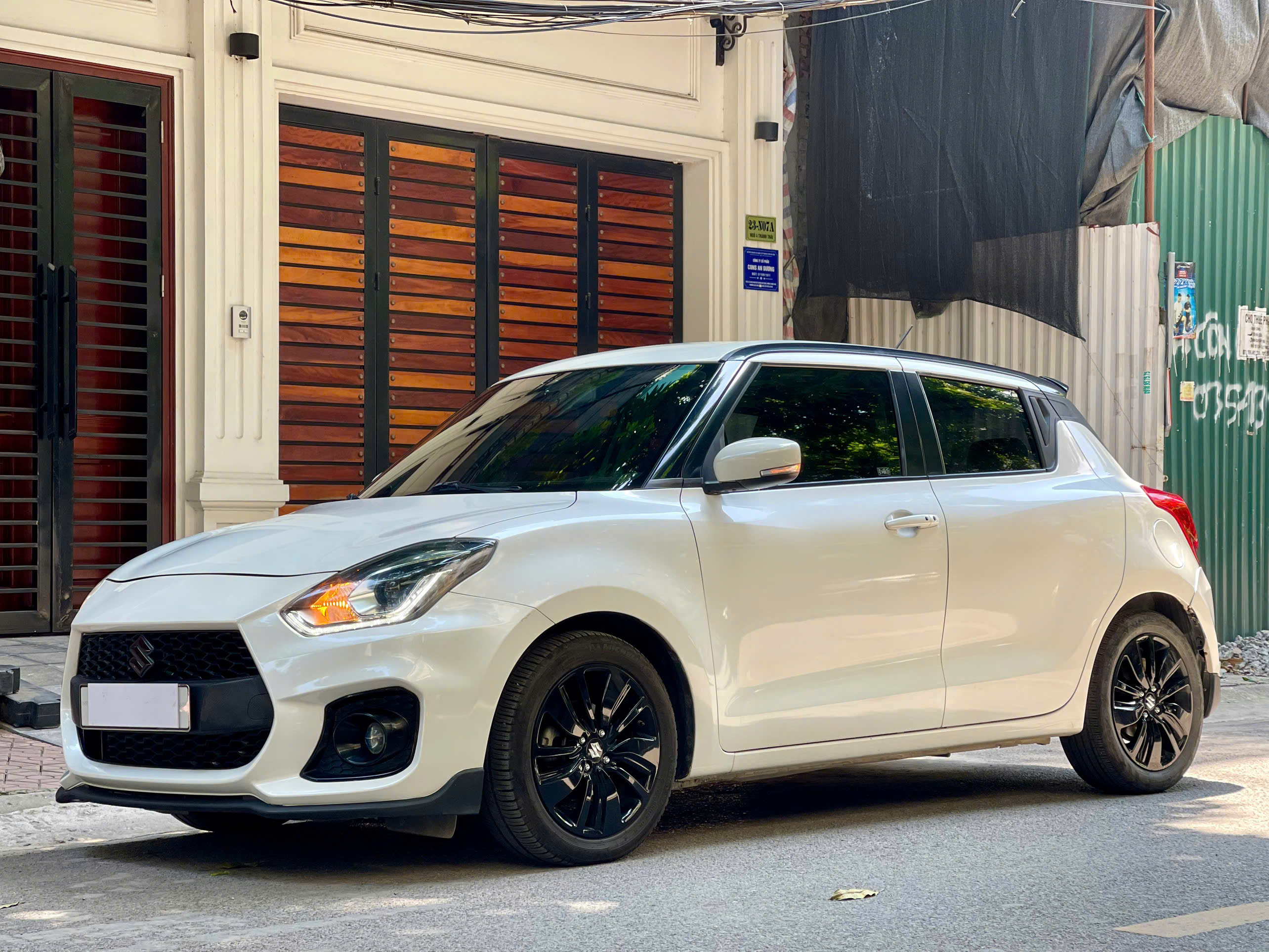 Suzuki Swift GLX 1.2 AT sản xuất 2019 trắng