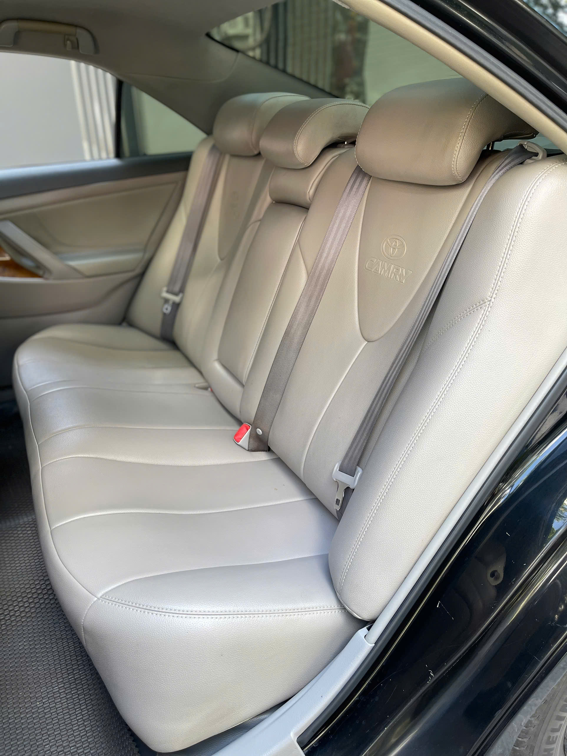 Toyota Camry LE 2.4 2018 màu đen