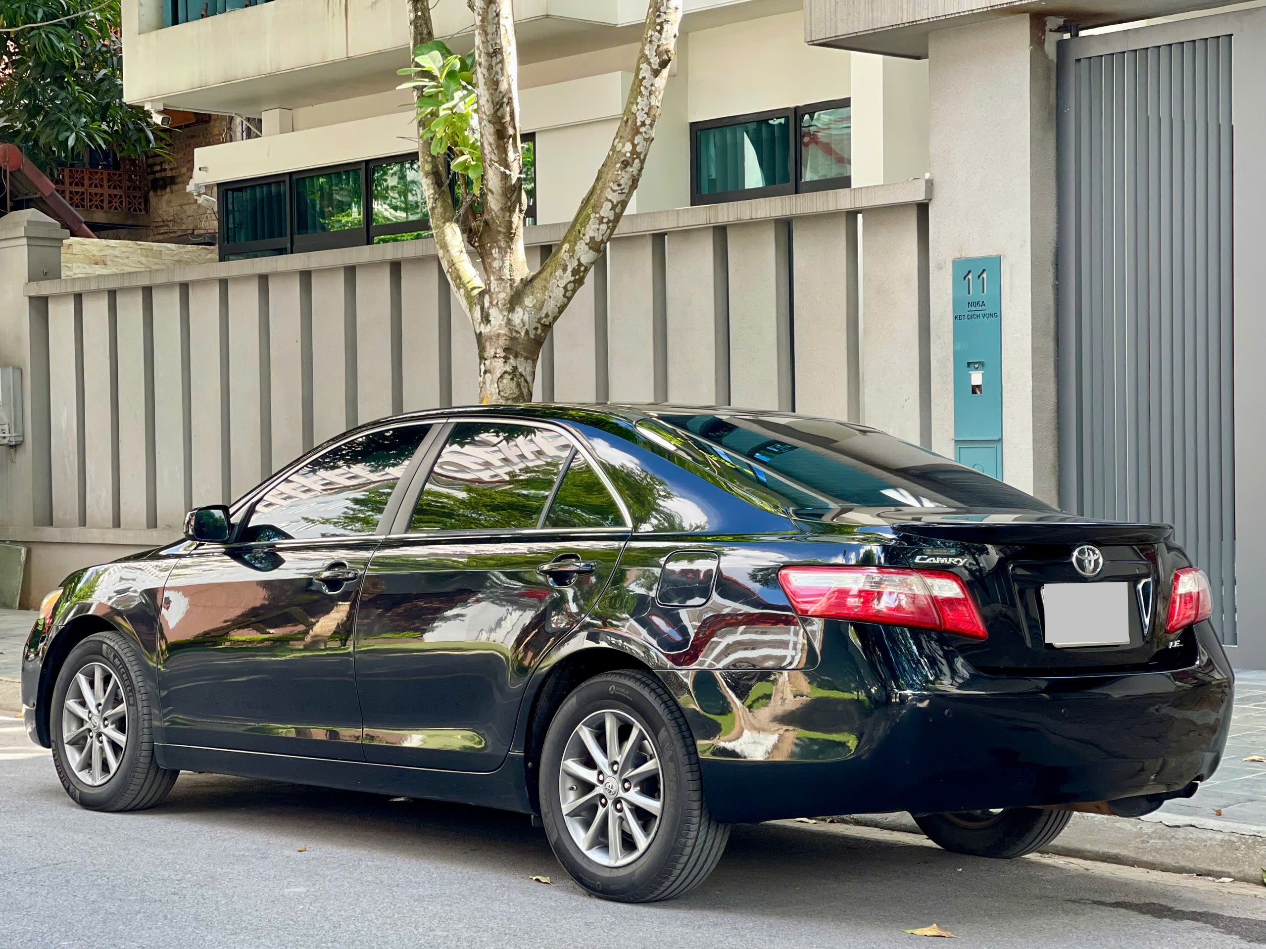 Toyota Camry LE 2.4 2018 màu đen
