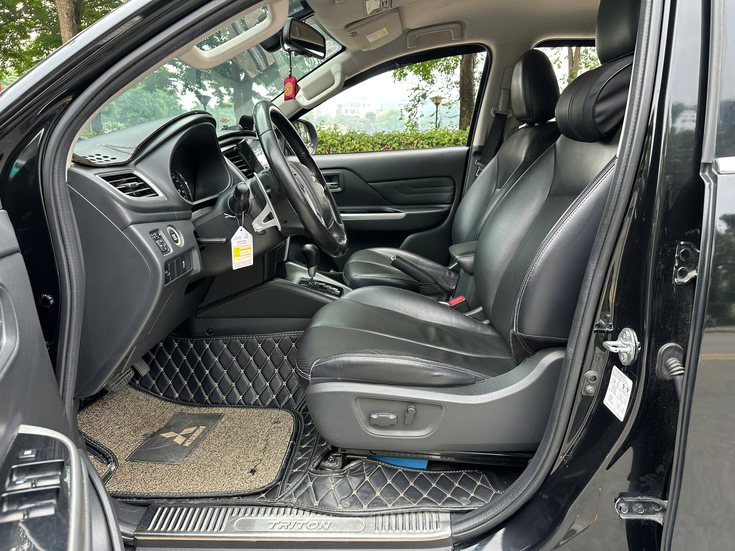 Mitsubishi Triton 4x4 AT Mivec 2019 màu đen