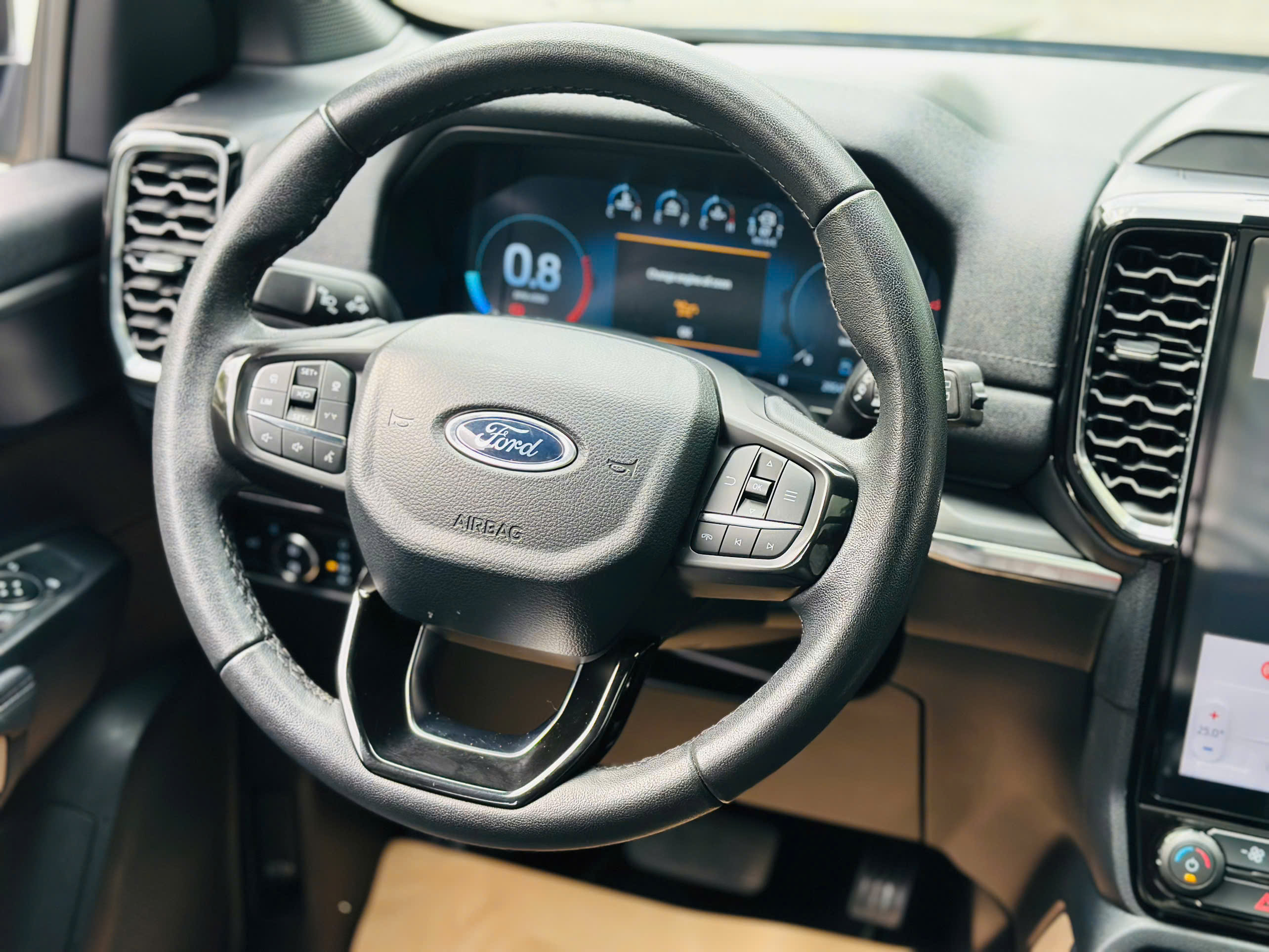 Ford Everest Titanium 2.0L 4x2 AT 2024 đen