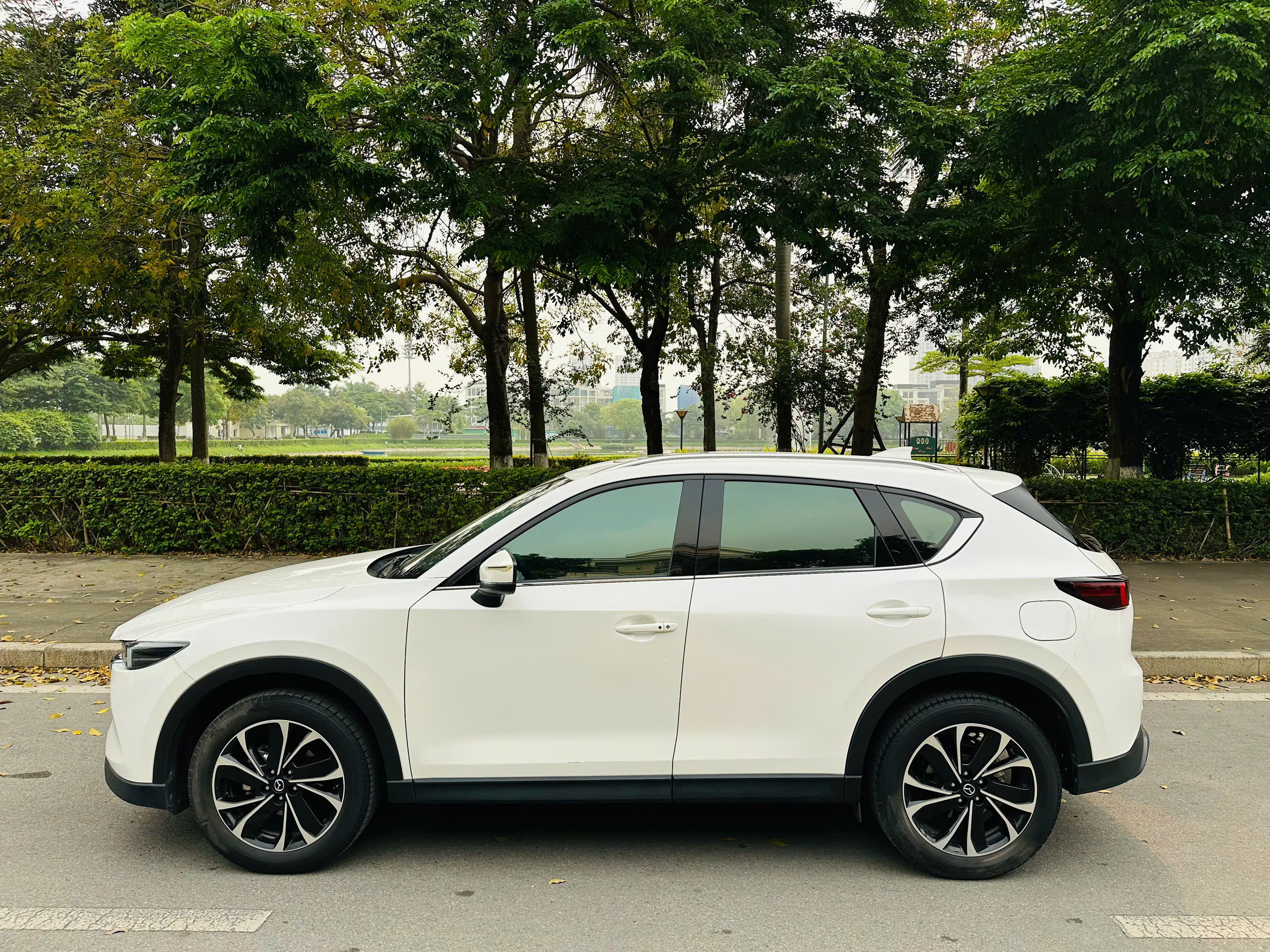 Mazda CX5 Premium 2.0 AT 2023 trắng