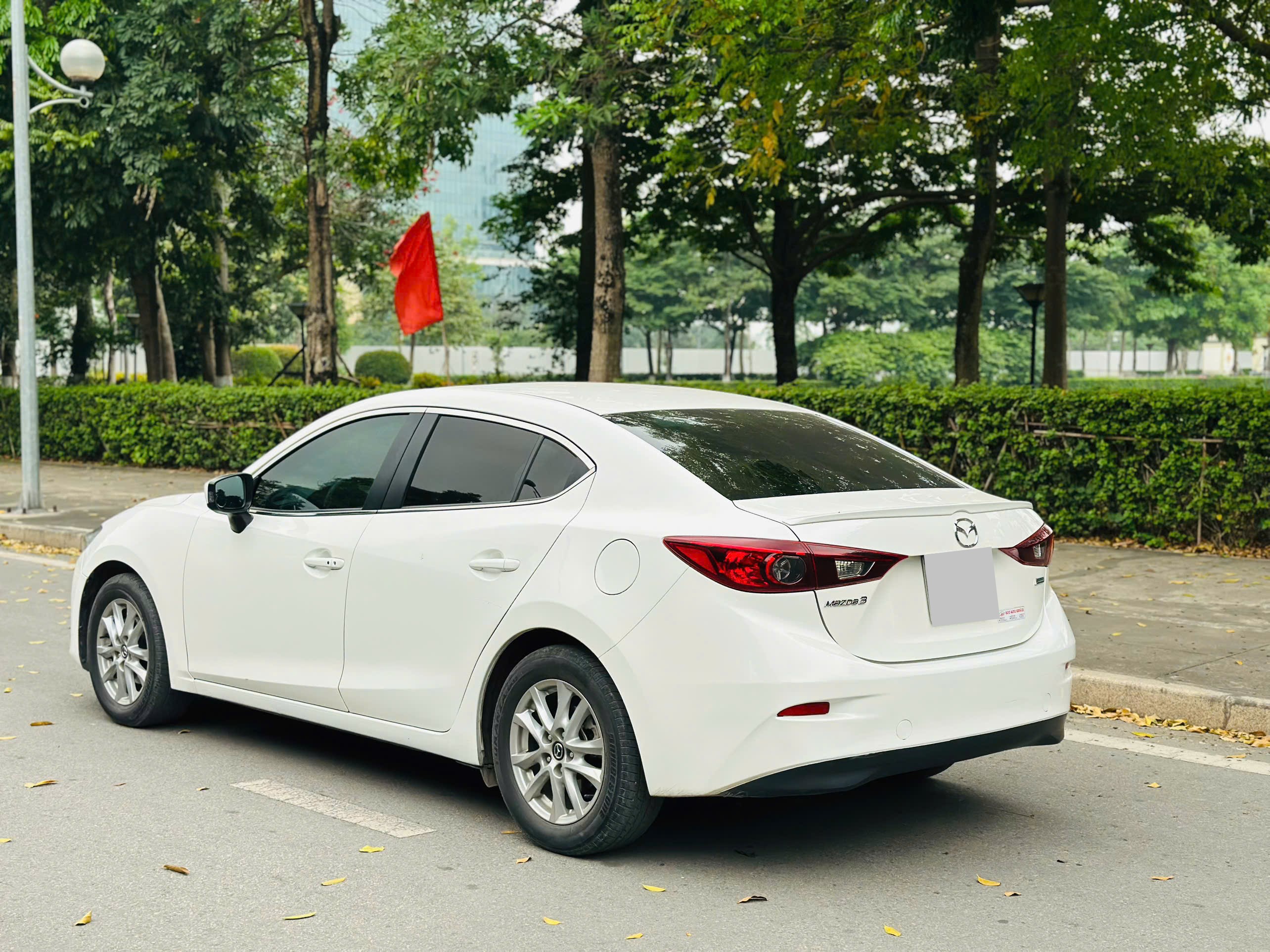 Mazda 3 1.5AT 2016 màu trắng