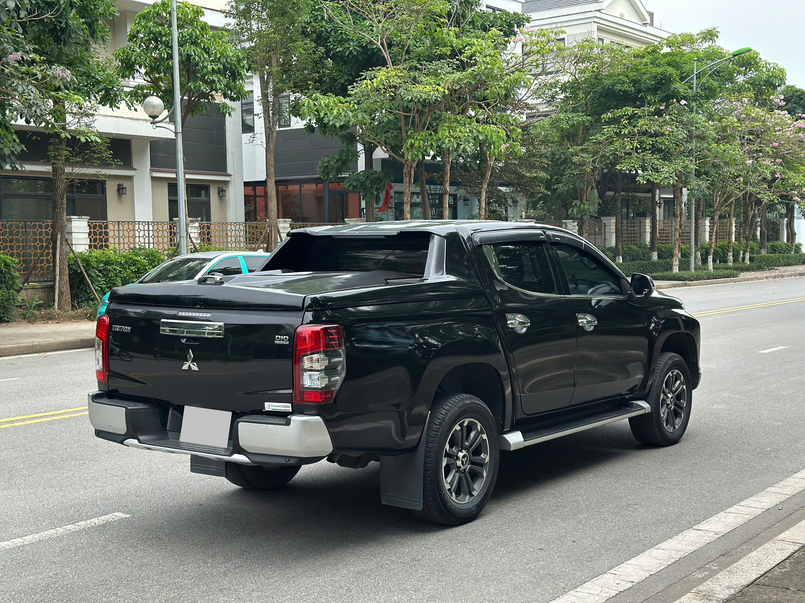 Mitsubishi Triton 4x4 AT Mivec 2019 màu đen