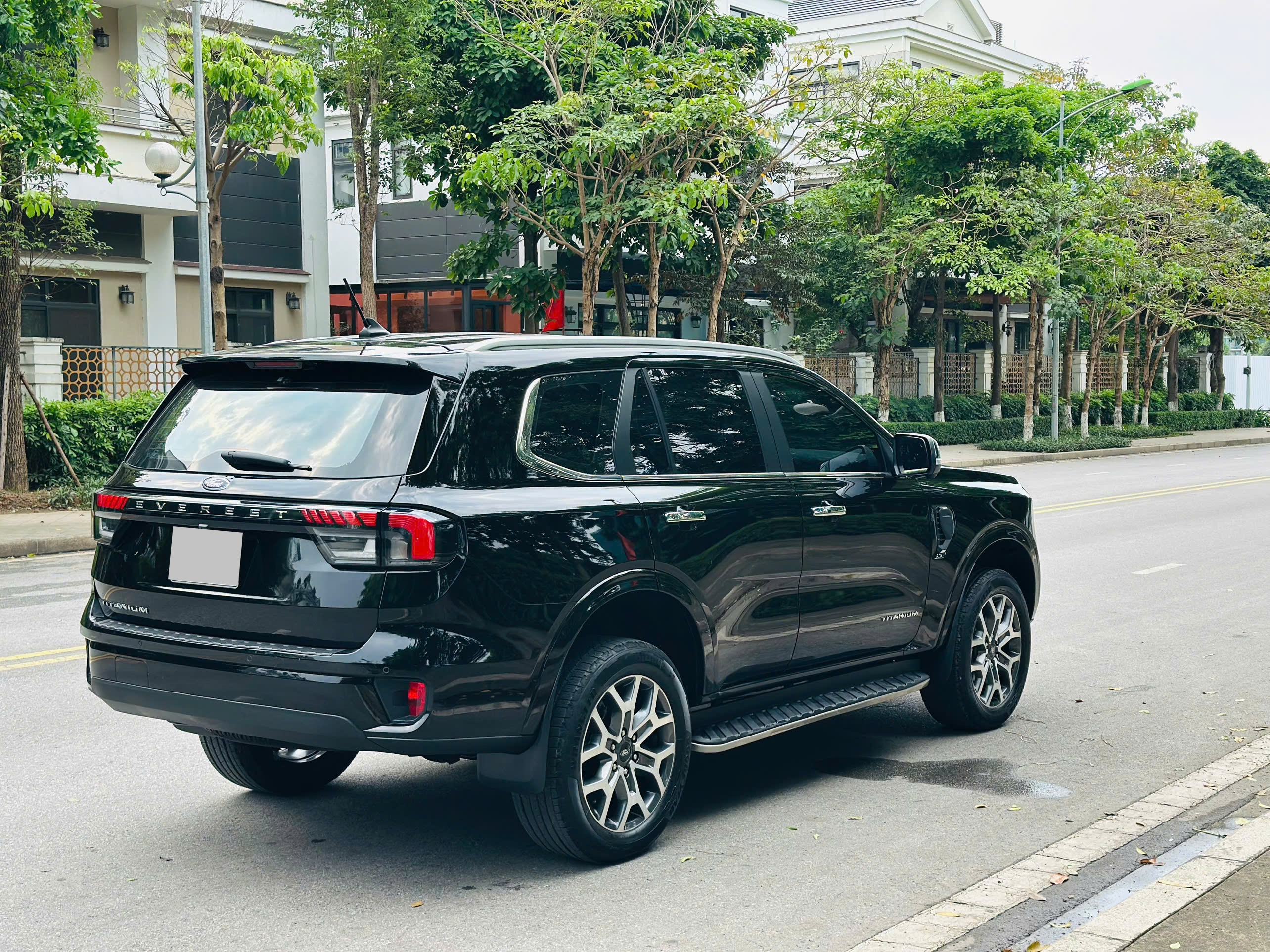 Ford Everest Titanium 2.0L 4x2 AT 2024 đen