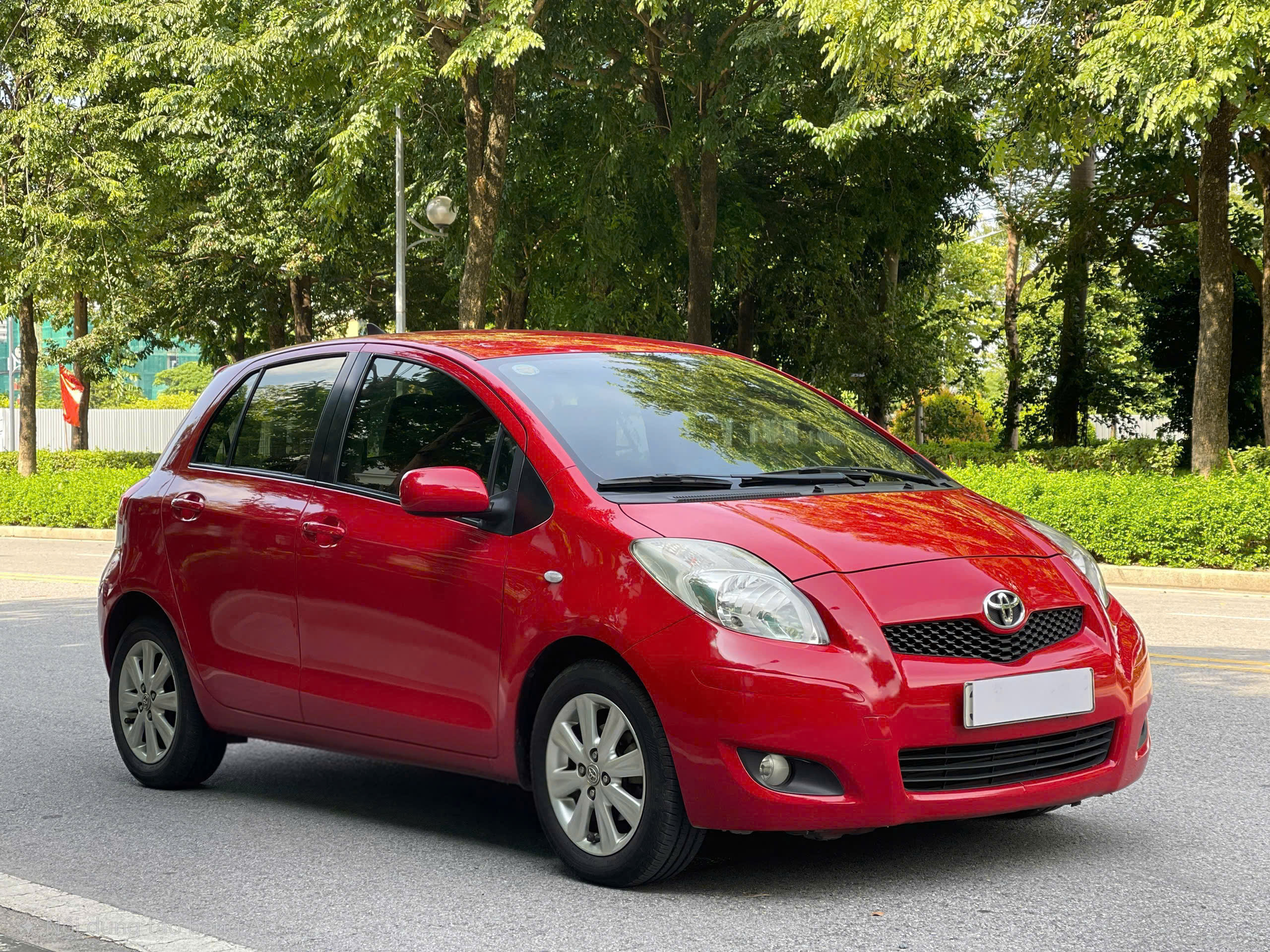 Toyota Yaris 1.3AT Nhật Bản 2009 màu đỏ