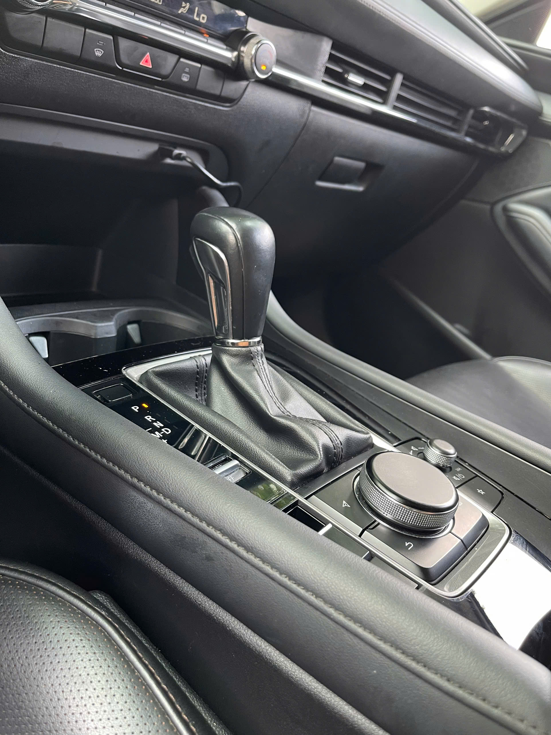 Mazda 3 1.5AT Luxury 2022 màu trắng