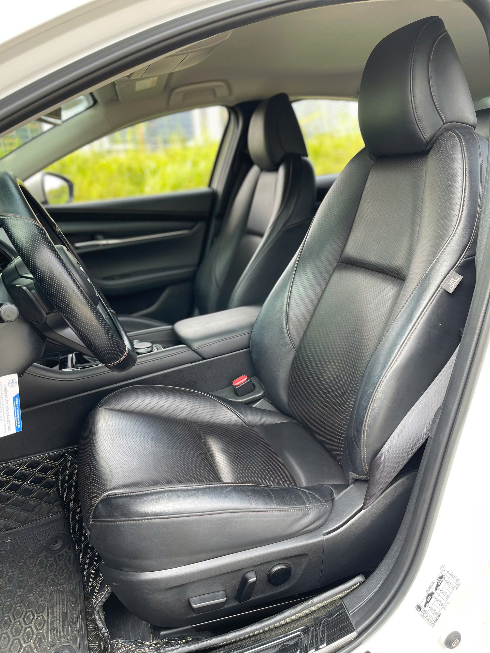 Mazda 3 1.5AT Luxury 2022 màu trắng
