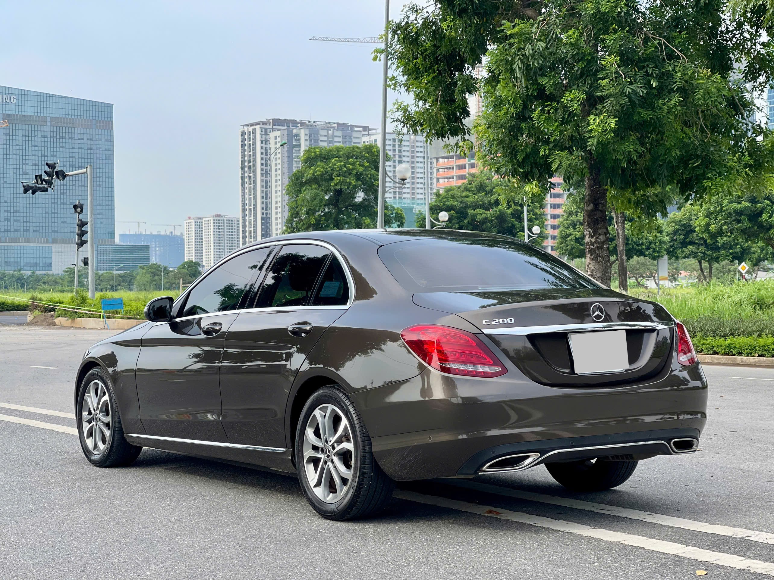 Mercedes C200 2018 màu nâu nội thất đen