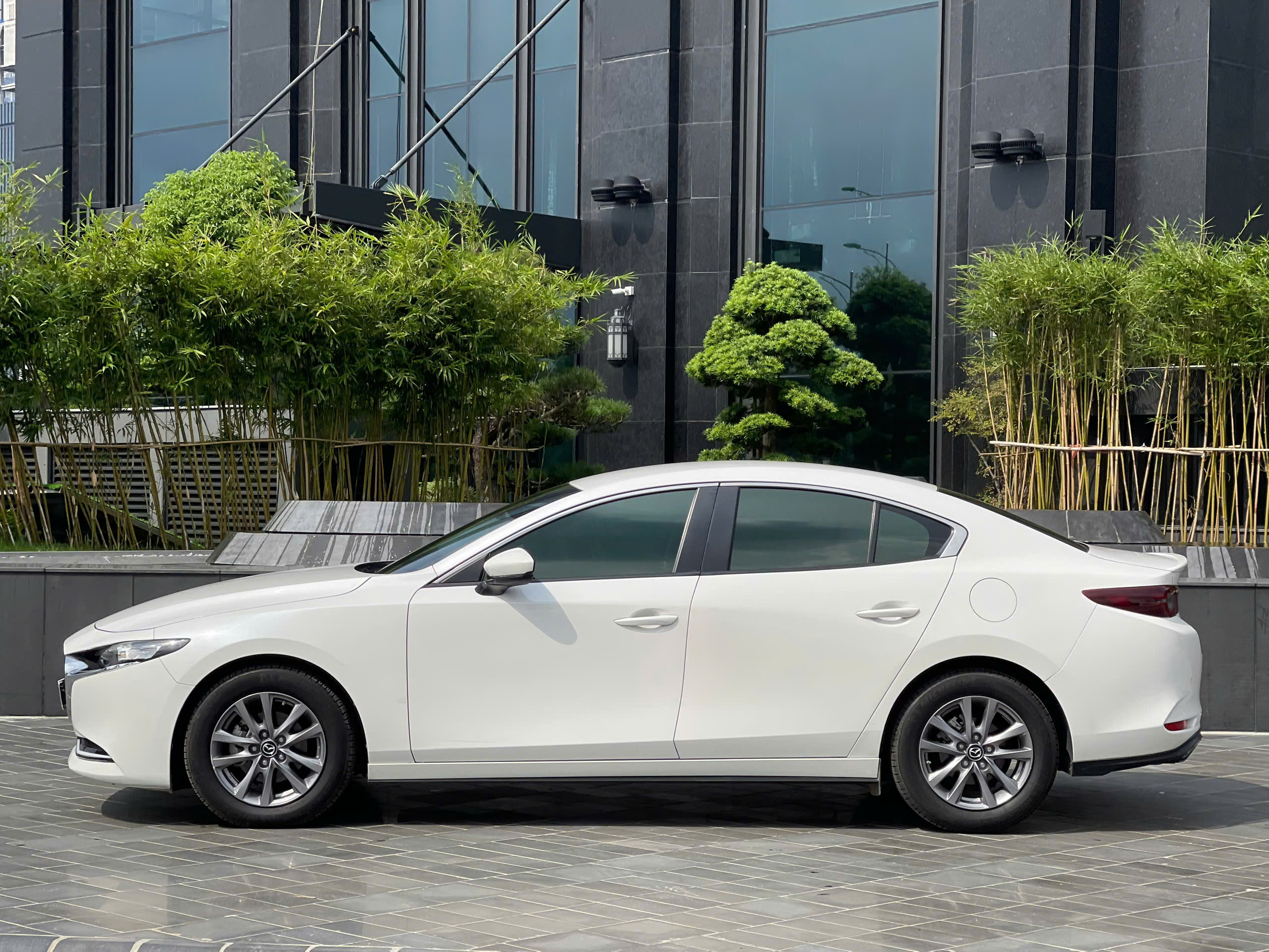 Mazda 3 1.5AT Luxury 2022 màu trắng
