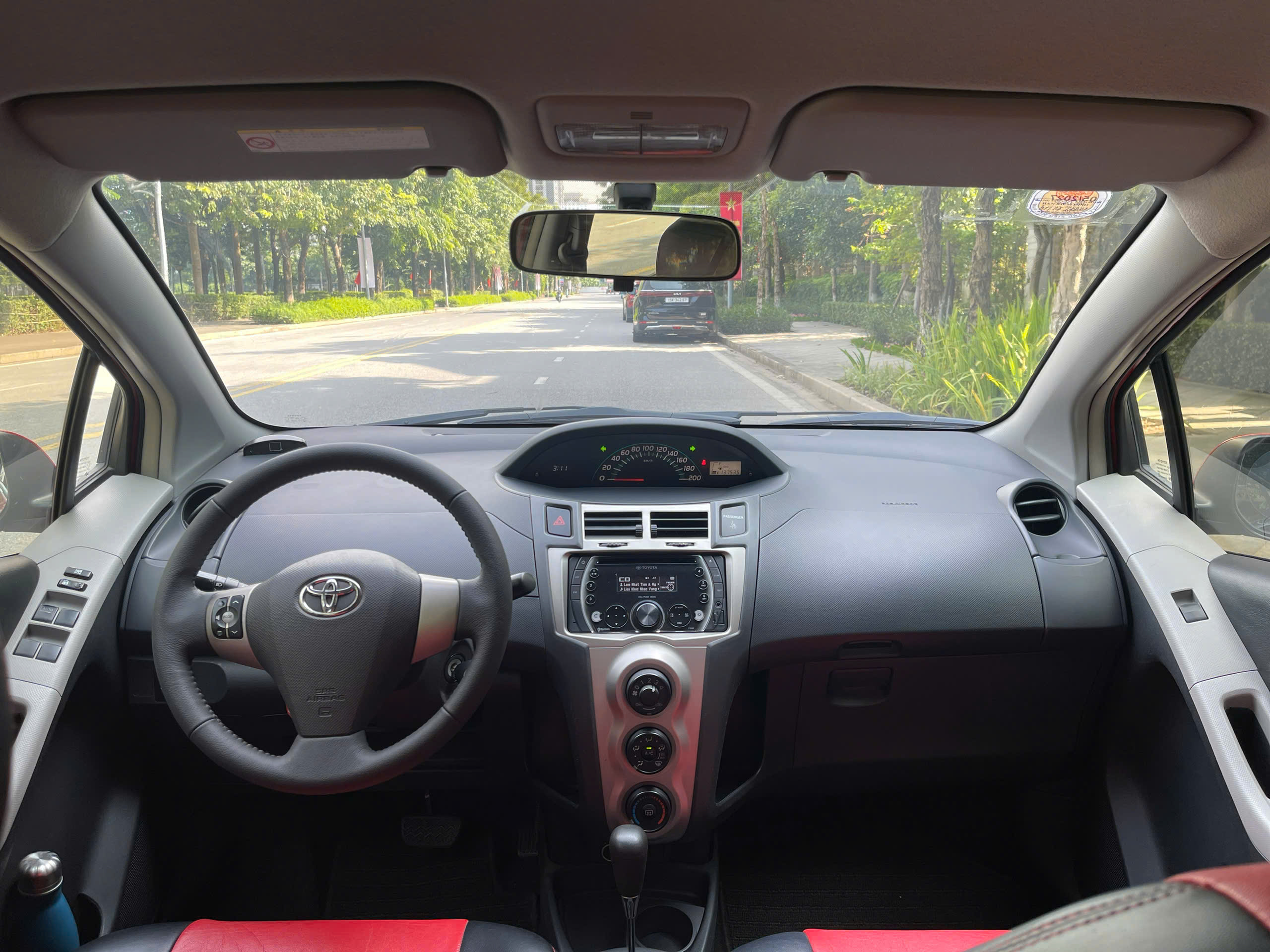 Toyota Yaris 1.3AT Nhật Bản 2009 màu đỏ