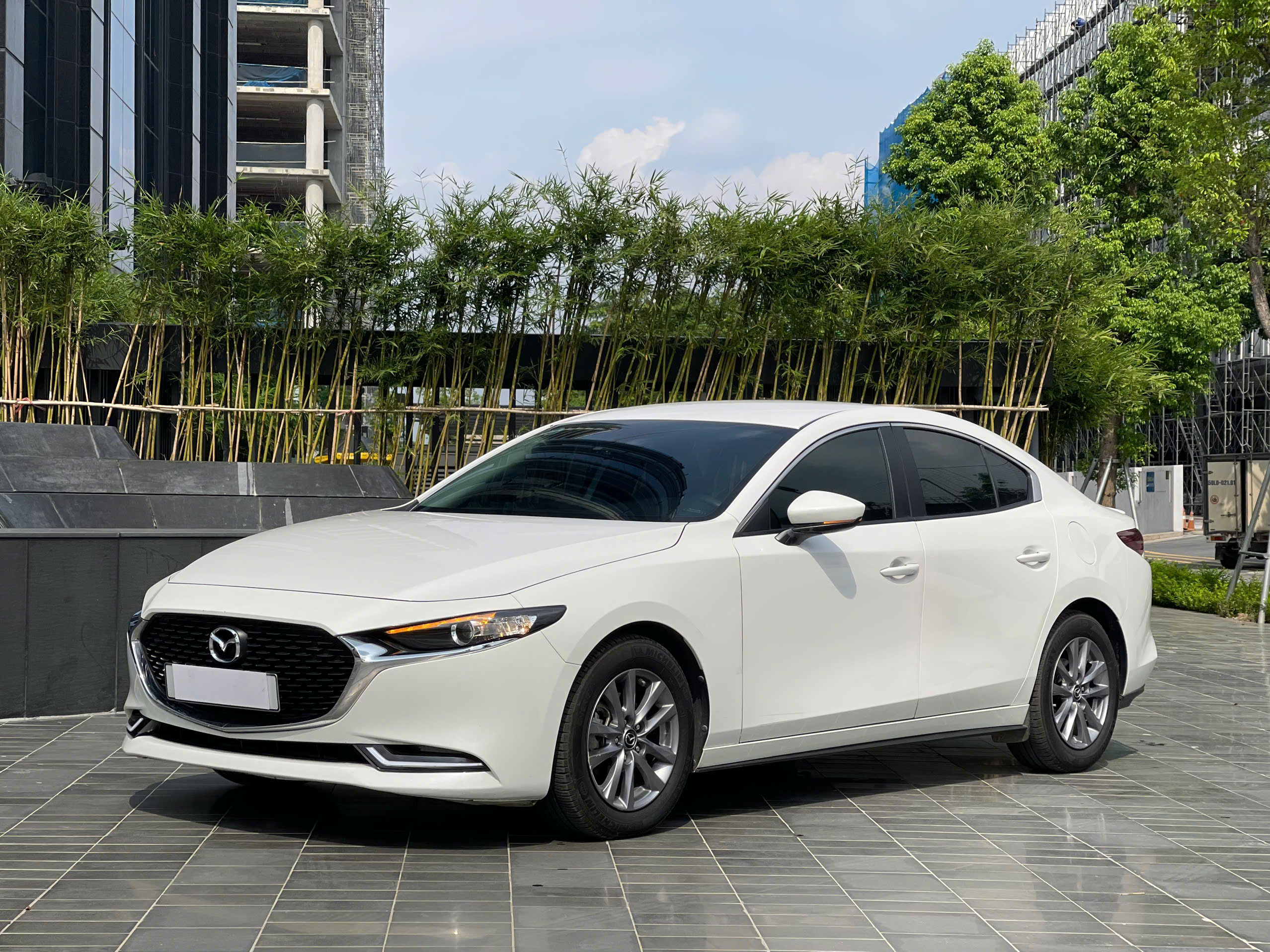 Mazda 3 1.5AT Luxury 2022 màu trắng