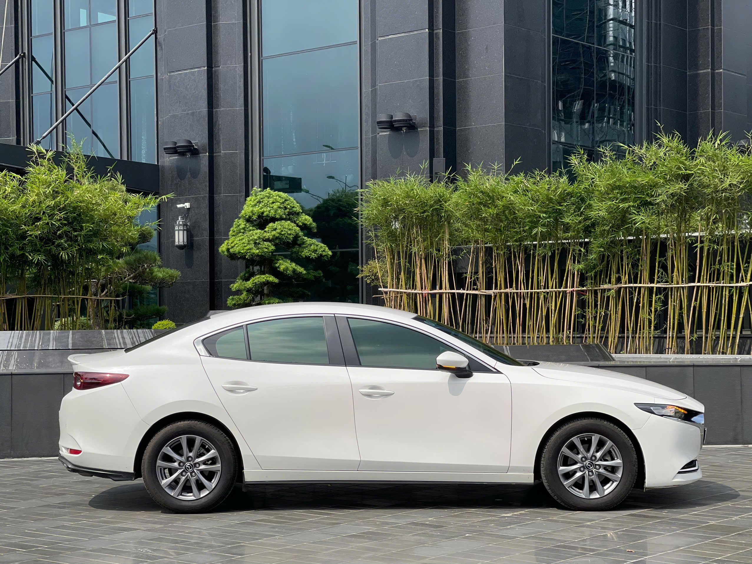 Mazda 3 1.5AT Luxury 2022 màu trắng