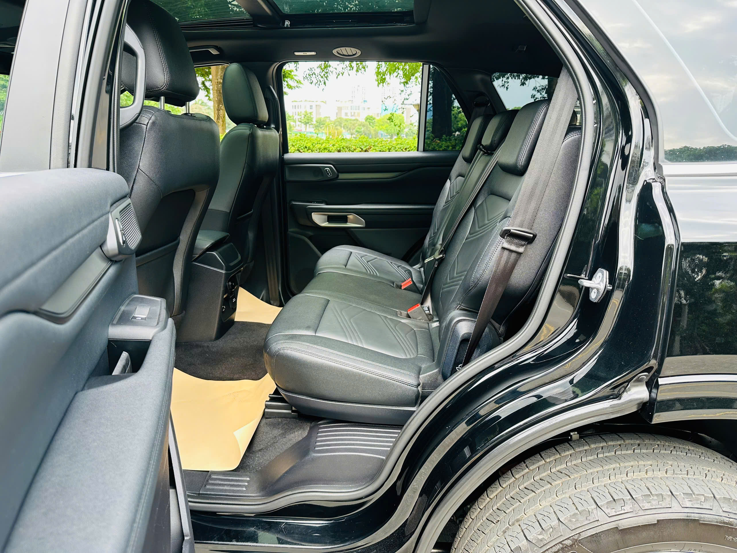 Ford Everest Titanium 2.0L 4x2 AT 2024 đen