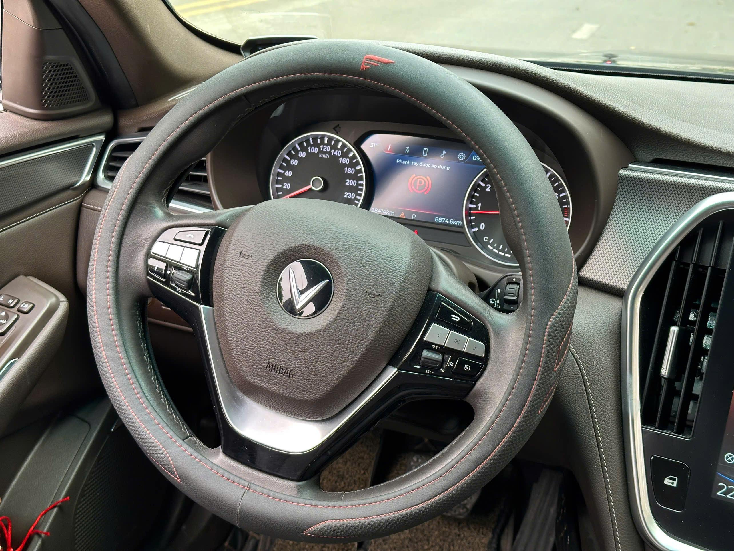 VinFast Lux A 2.0 Base 2.0 AT 2021 đen