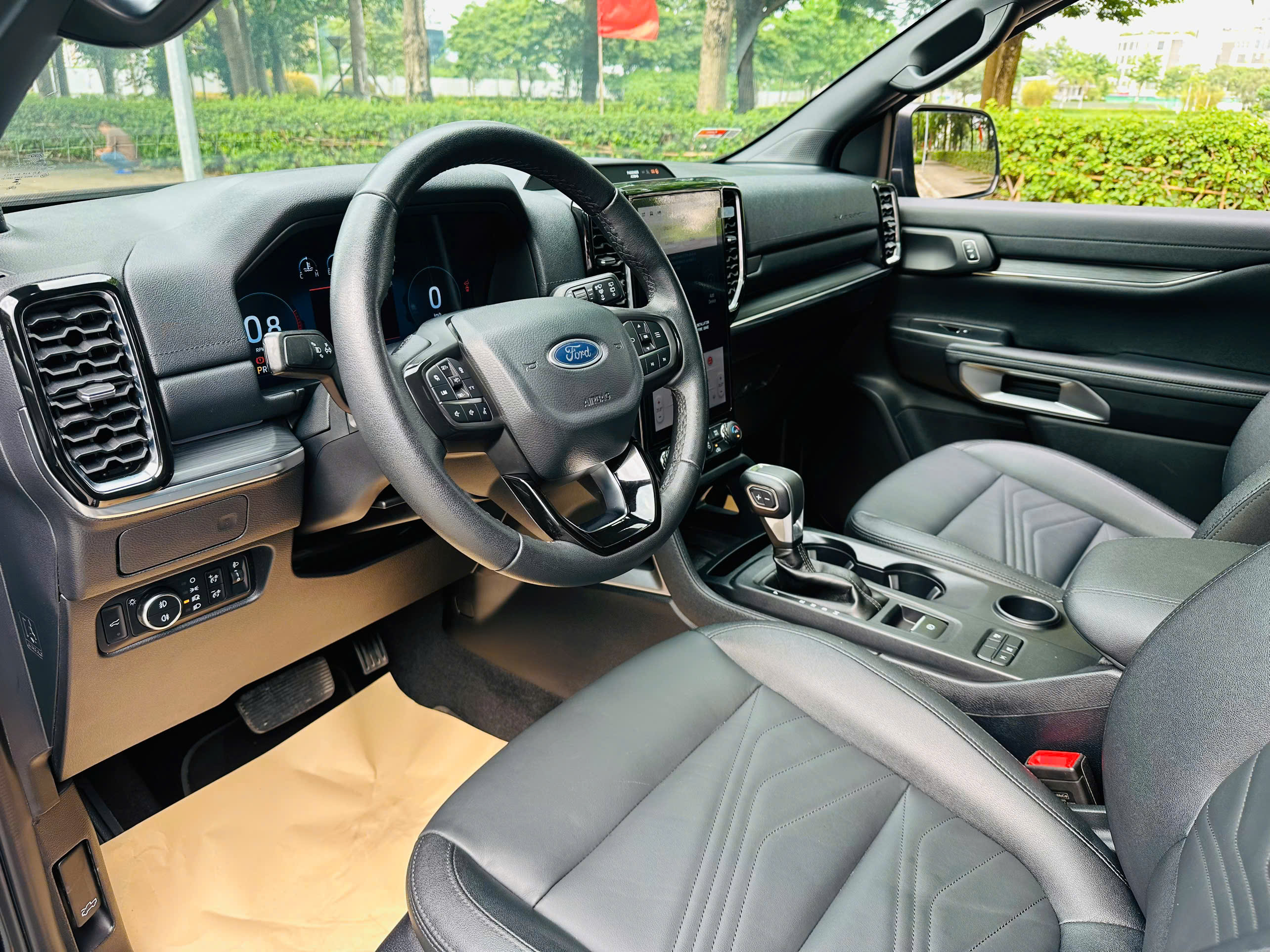 Ford Everest Titanium 2.0L 4x2 AT 2024 đen