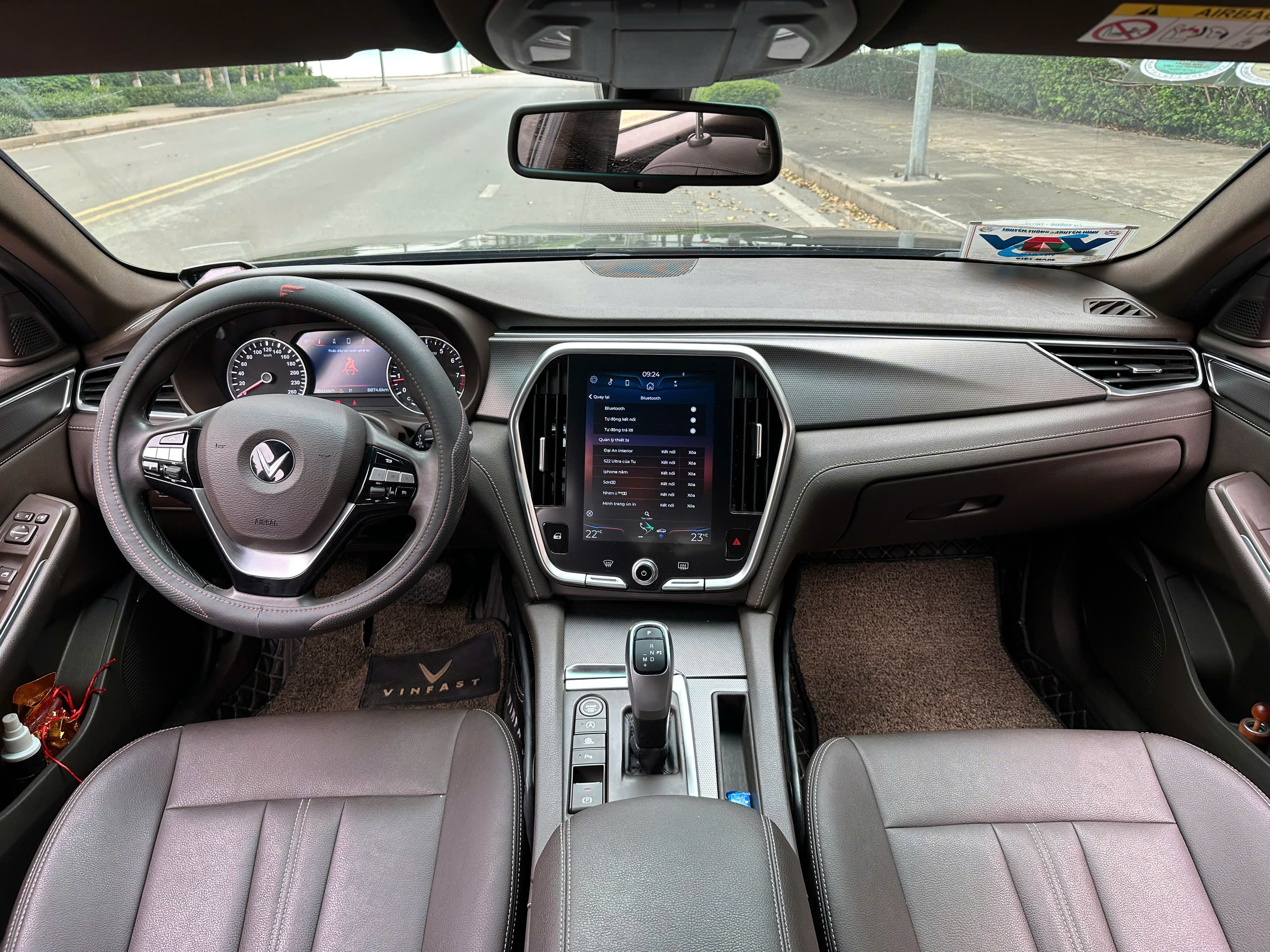 VinFast Lux A 2.0 Base 2.0 AT 2021 đen