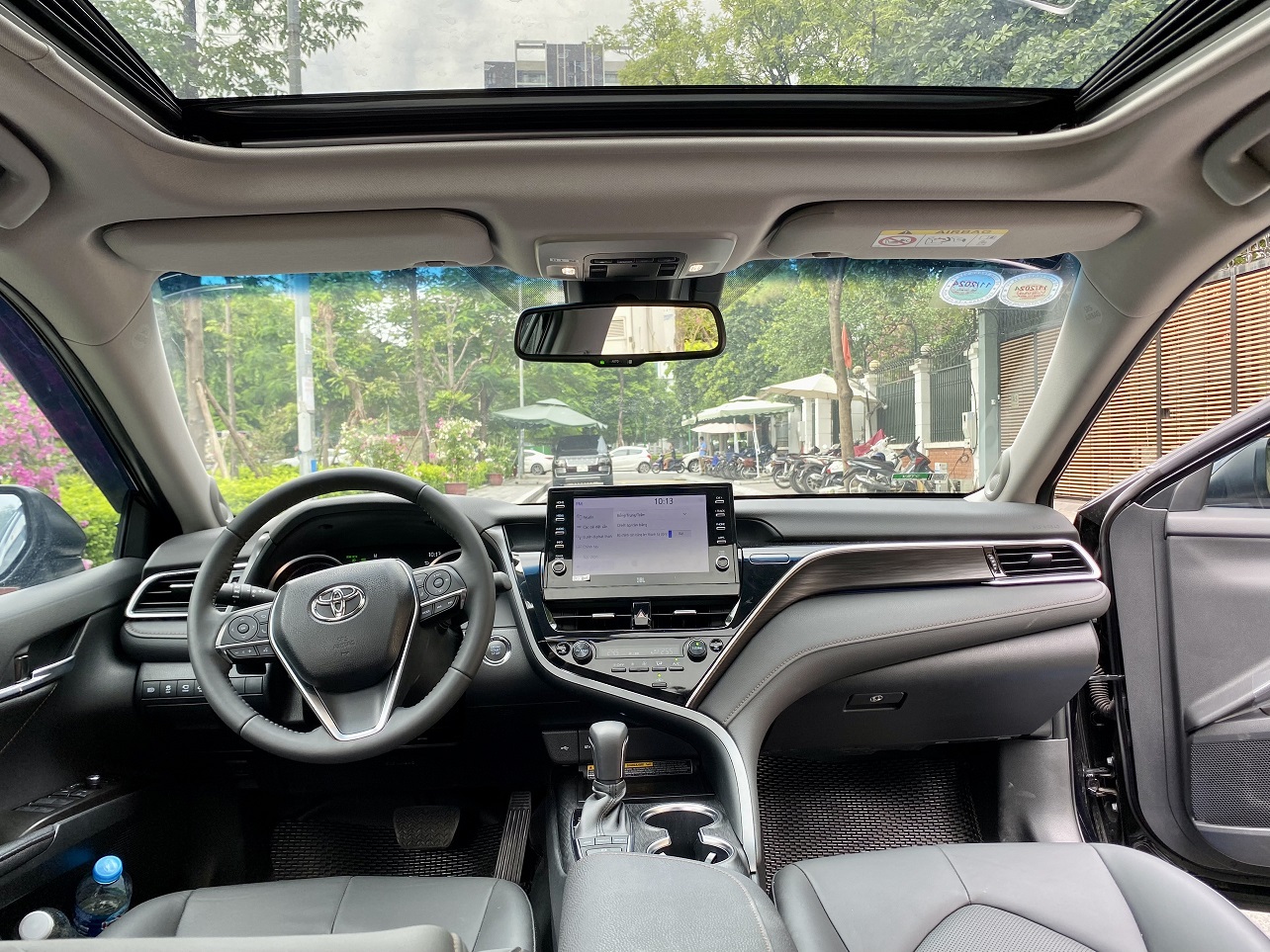 Toyota Camry 2.5Q 2022 màu đen (Đã bán)