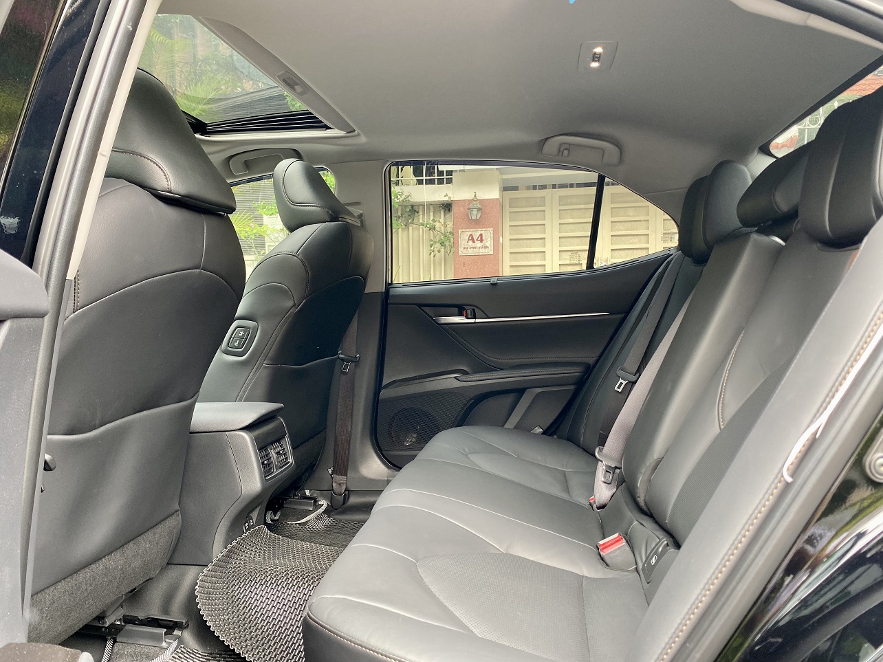 Toyota Camry 2.5Q 2022 màu đen (Đã bán)